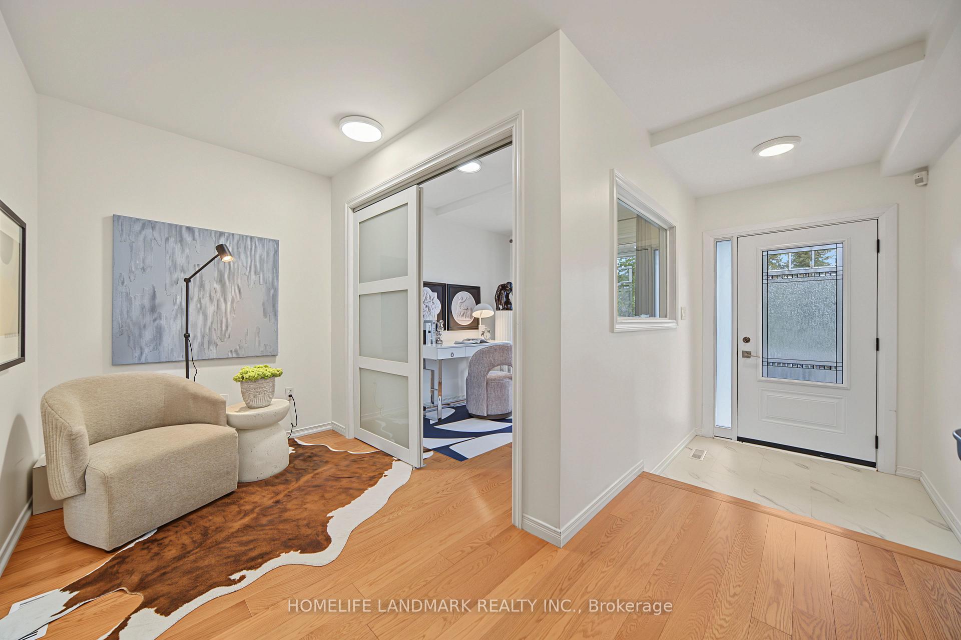 Photo 4 of 40 Silver Linden Drive, Richmond Hill, Langstaff — HOMEH