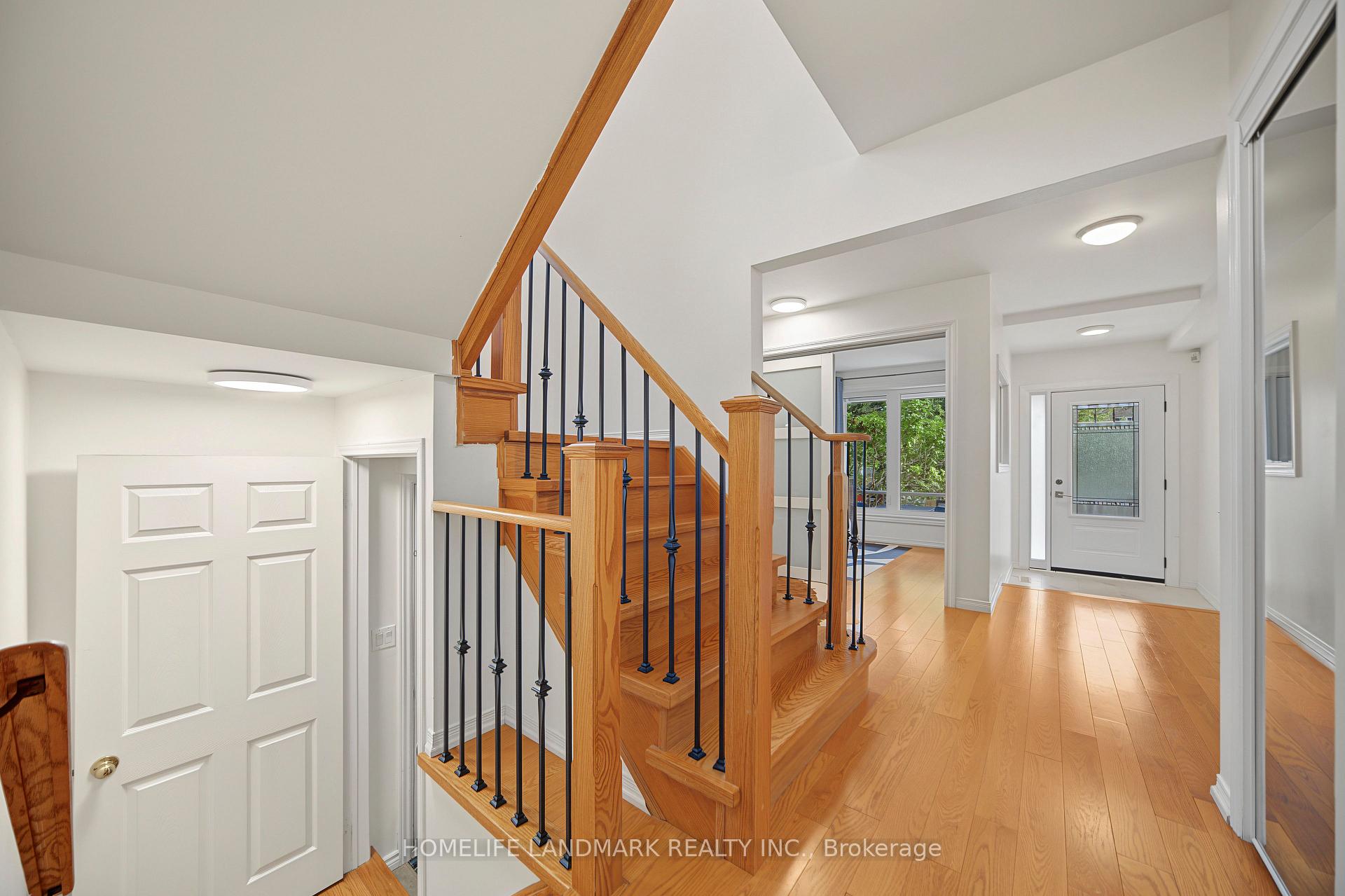 Photo 8 of 40 Silver Linden Drive, Richmond Hill, Langstaff — HOMEH