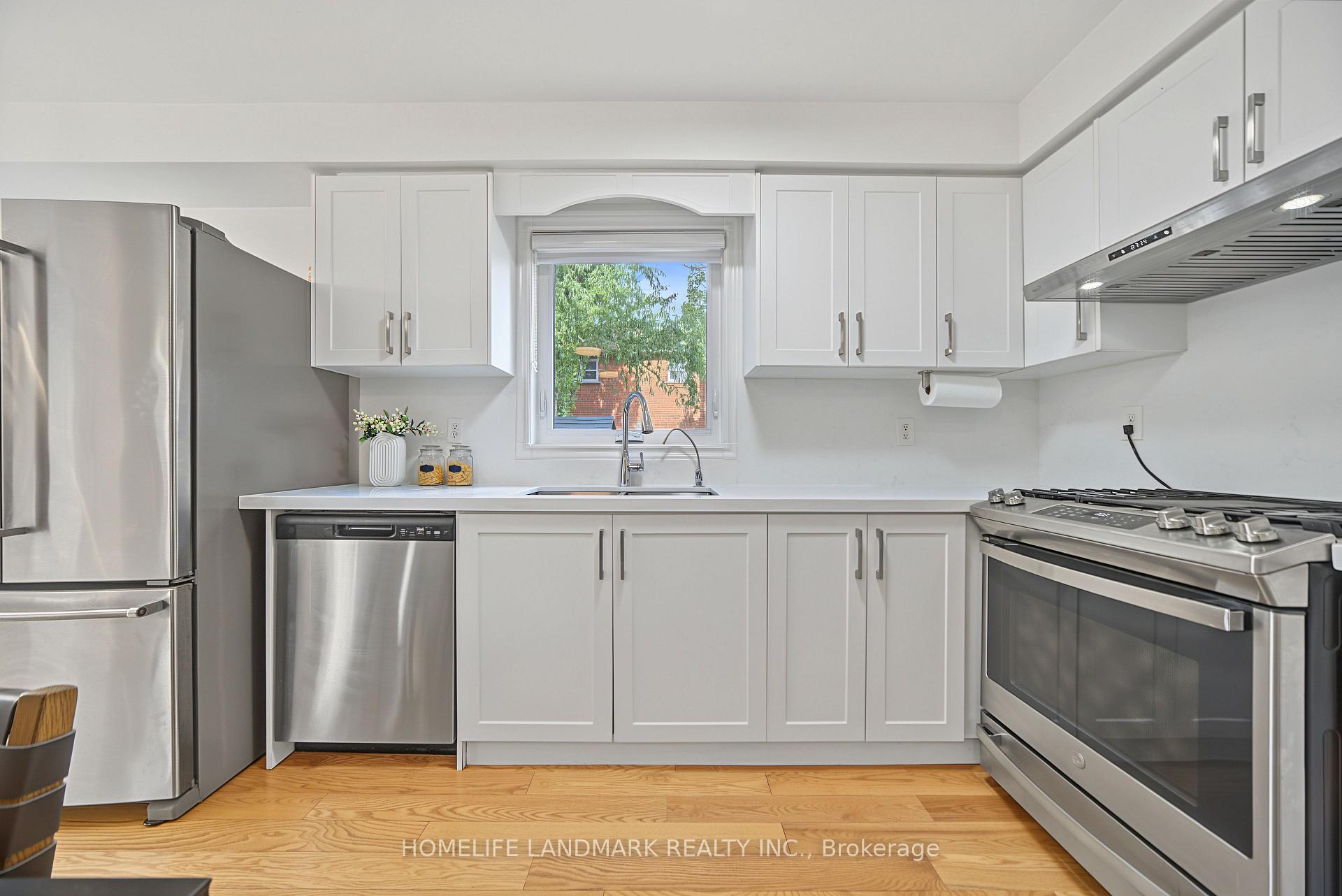 Photo 14 of 40 Silver Linden Drive, Richmond Hill, Langstaff — HOMEH