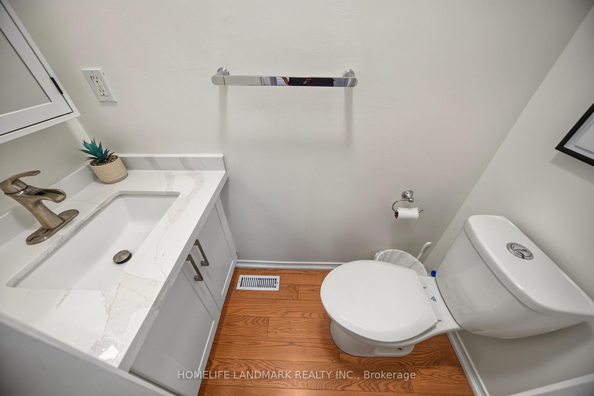 Photo 17 of 40 Silver Linden Drive, Richmond Hill, Langstaff — HOMEH