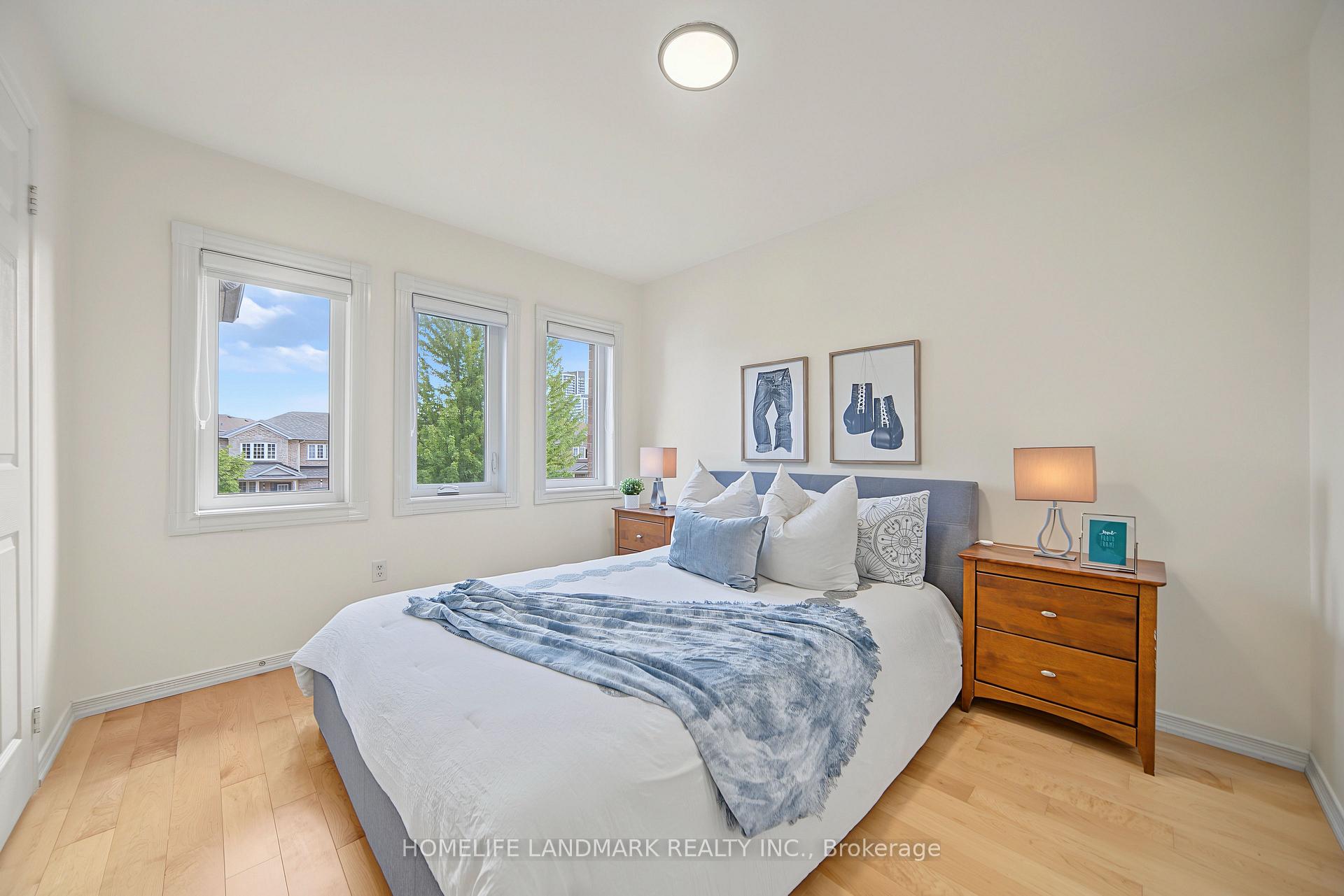 Photo 23 of 40 Silver Linden Drive, Richmond Hill, Langstaff — HOMEH