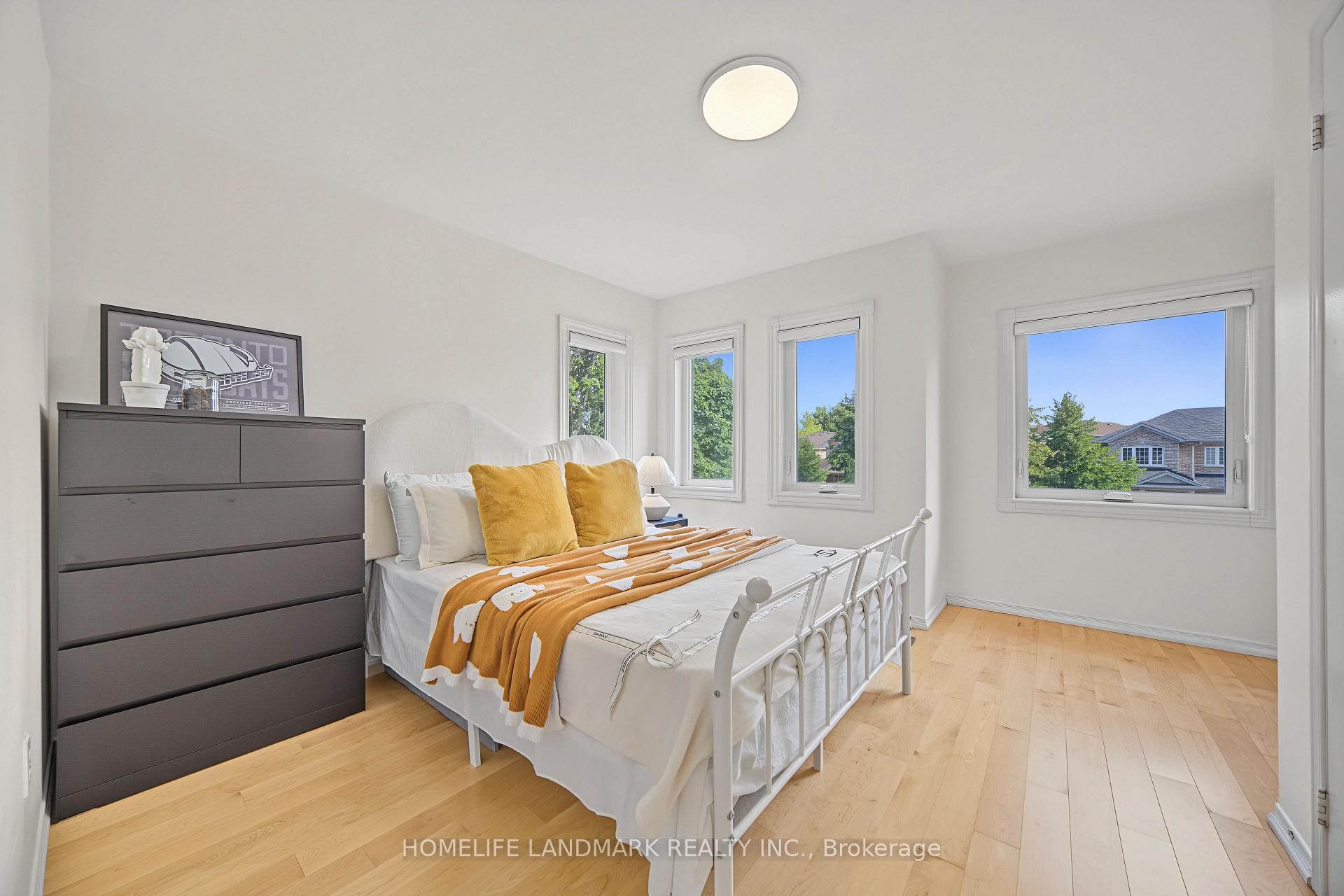 Photo 25 of 40 Silver Linden Drive, Richmond Hill, Langstaff — HOMEH