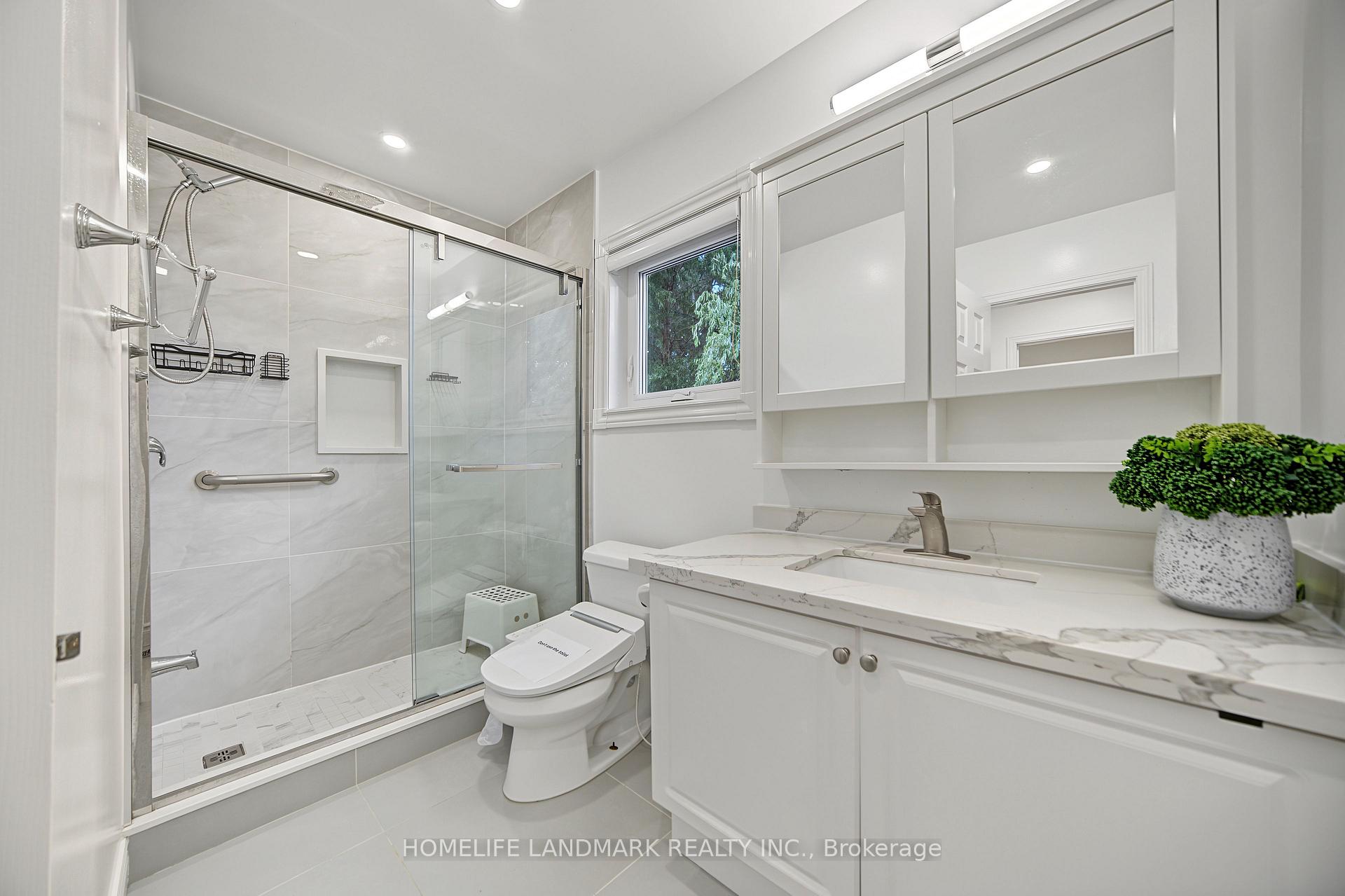 Photo 29 of 40 Silver Linden Drive, Richmond Hill, Langstaff — HOMEH
