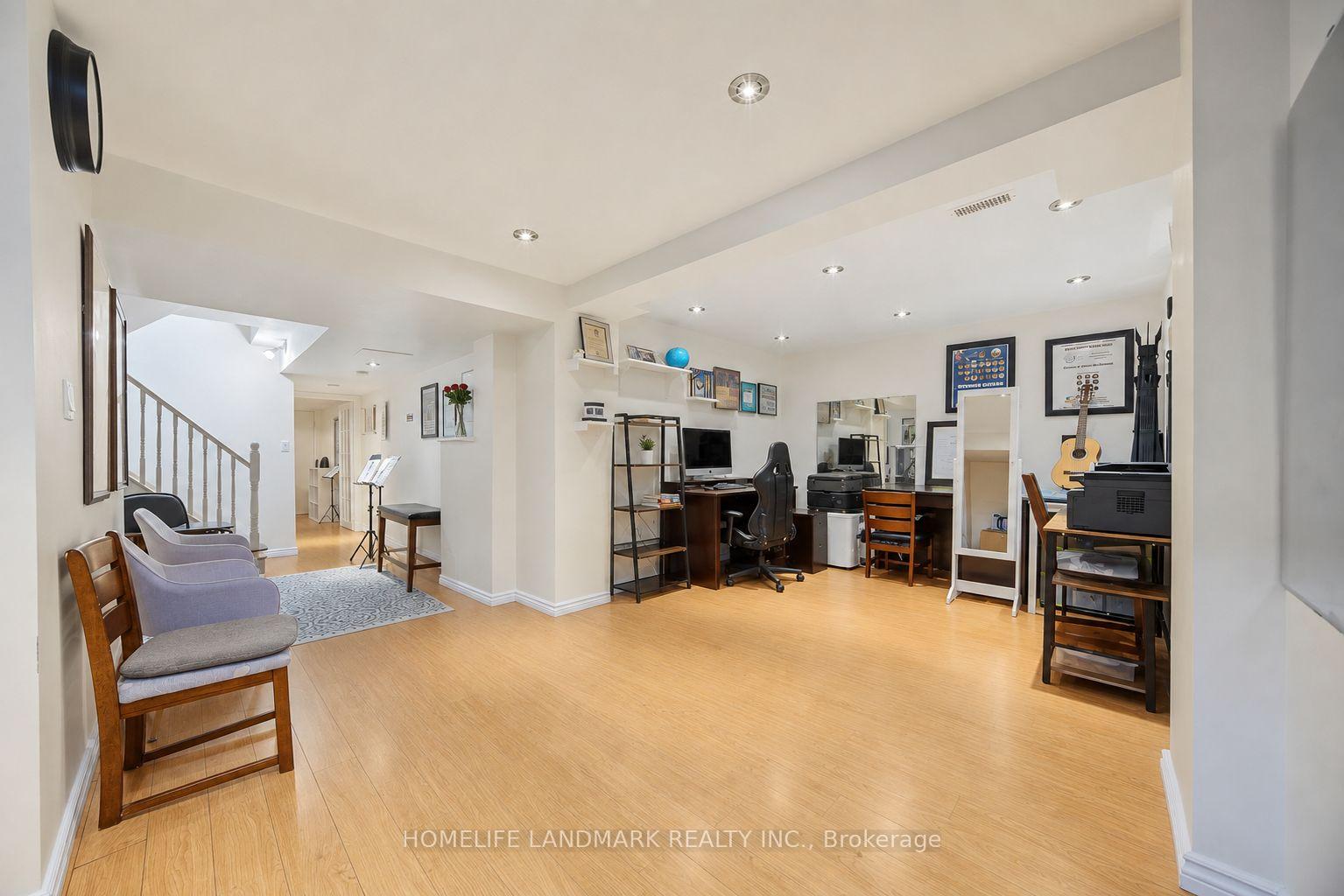 Photo 32 of 40 Silver Linden Drive, Richmond Hill, Langstaff — HOMEH