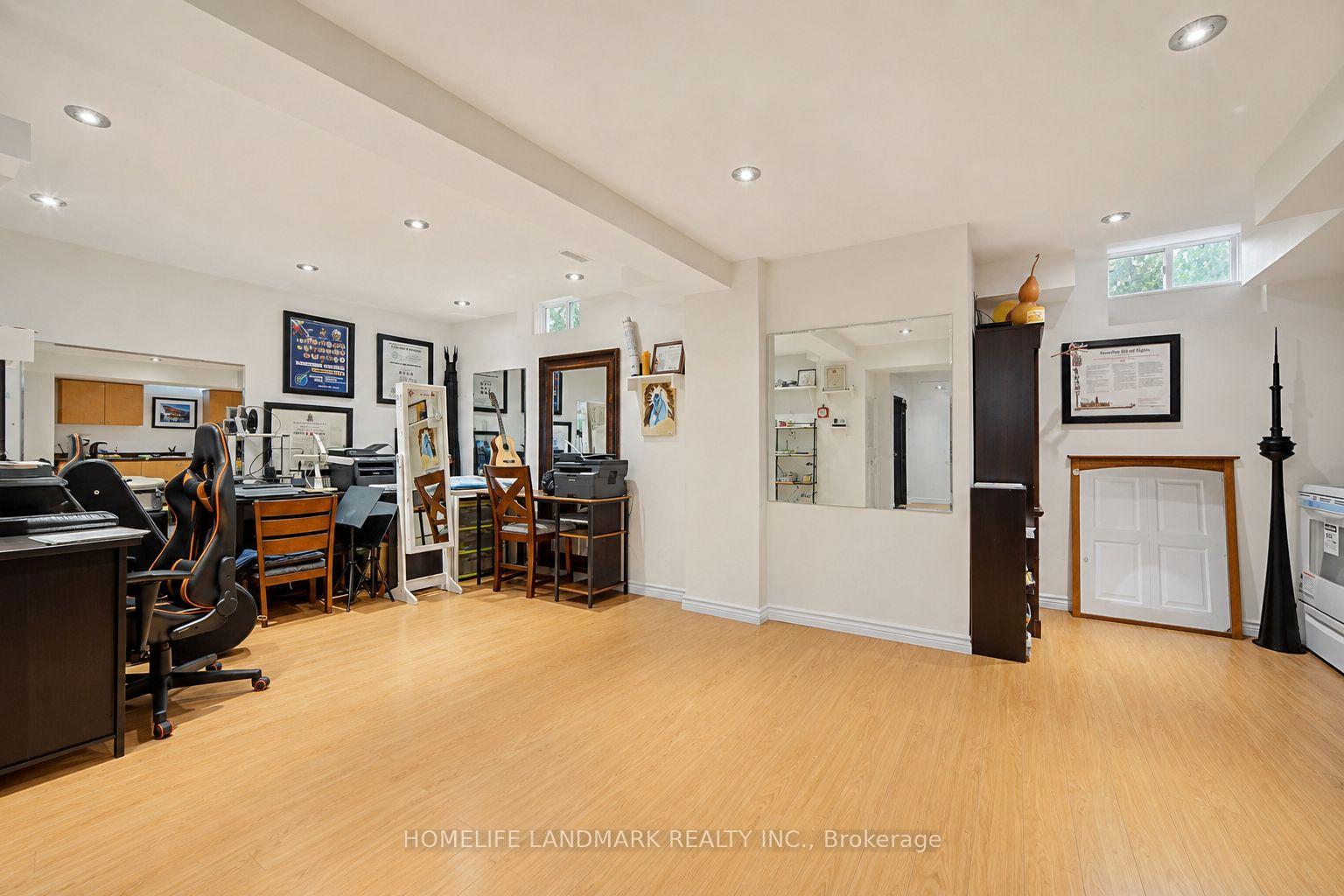 Photo 36 of 40 Silver Linden Drive, Richmond Hill, Langstaff — HOMEH
