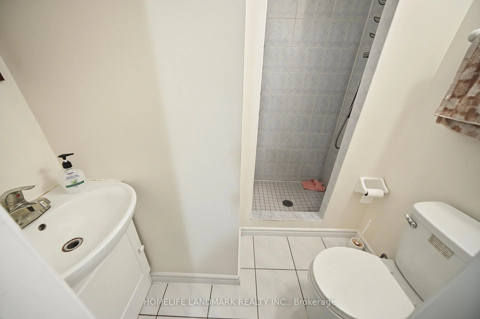 Photo 37 of 40 Silver Linden Drive, Richmond Hill, Langstaff — HOMEH