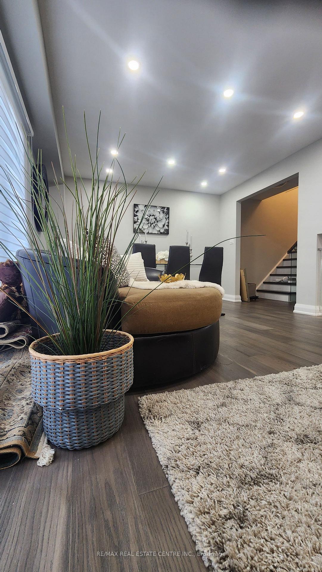 Photo 9 of Unit Main, 4079 Trapper Crescent, Mississauga, Erin Mills — HOMEH