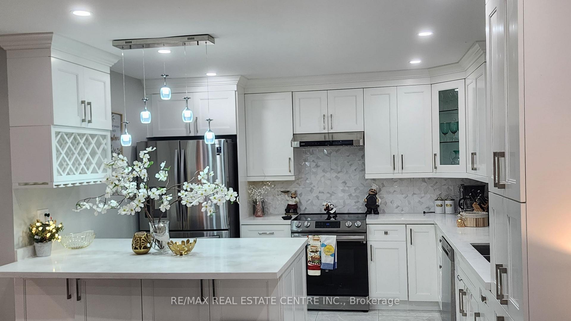 Photo 12 of Unit Main, 4079 Trapper Crescent, Mississauga, Erin Mills — HOMEH