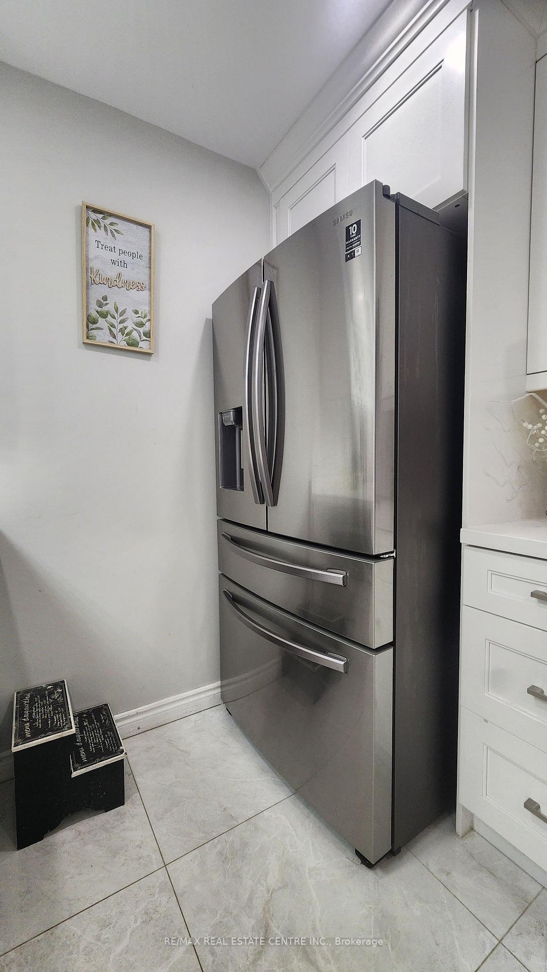 Photo 15 of Unit Main, 4079 Trapper Crescent, Mississauga, Erin Mills — HOMEH