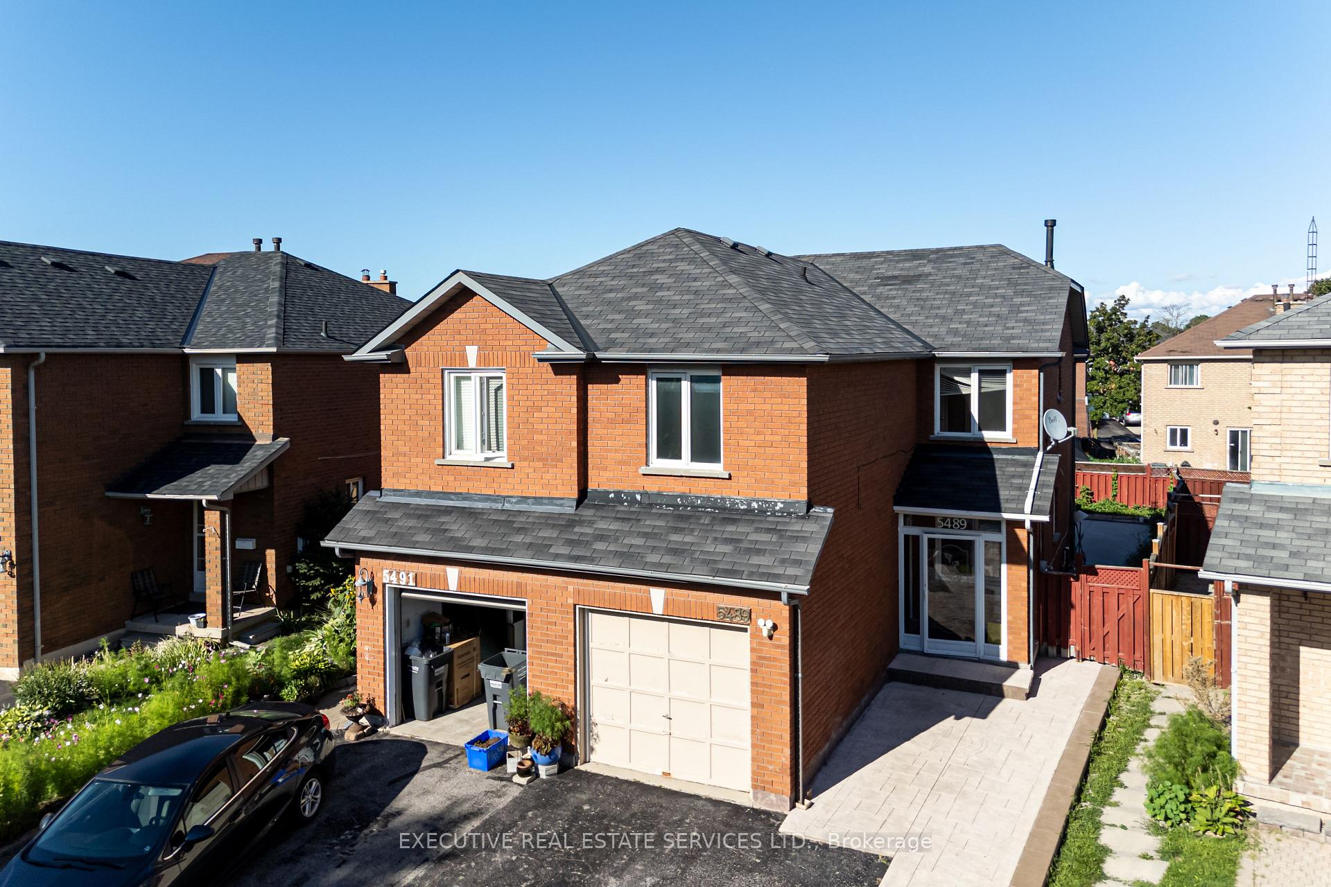 Photo 5 of 5489 Cosmic Crescent, Mississauga, Hurontario — HOMEH