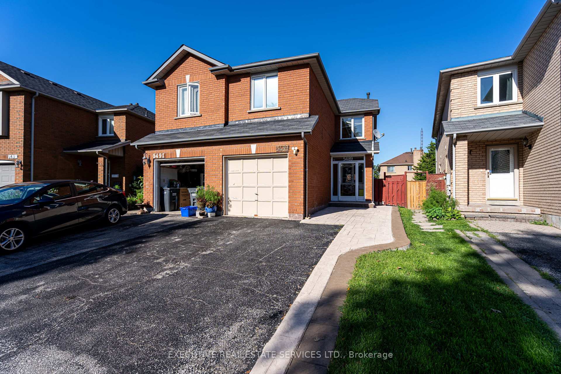 Photo 9 of 5489 Cosmic Crescent, Mississauga, Hurontario — HOMEH
