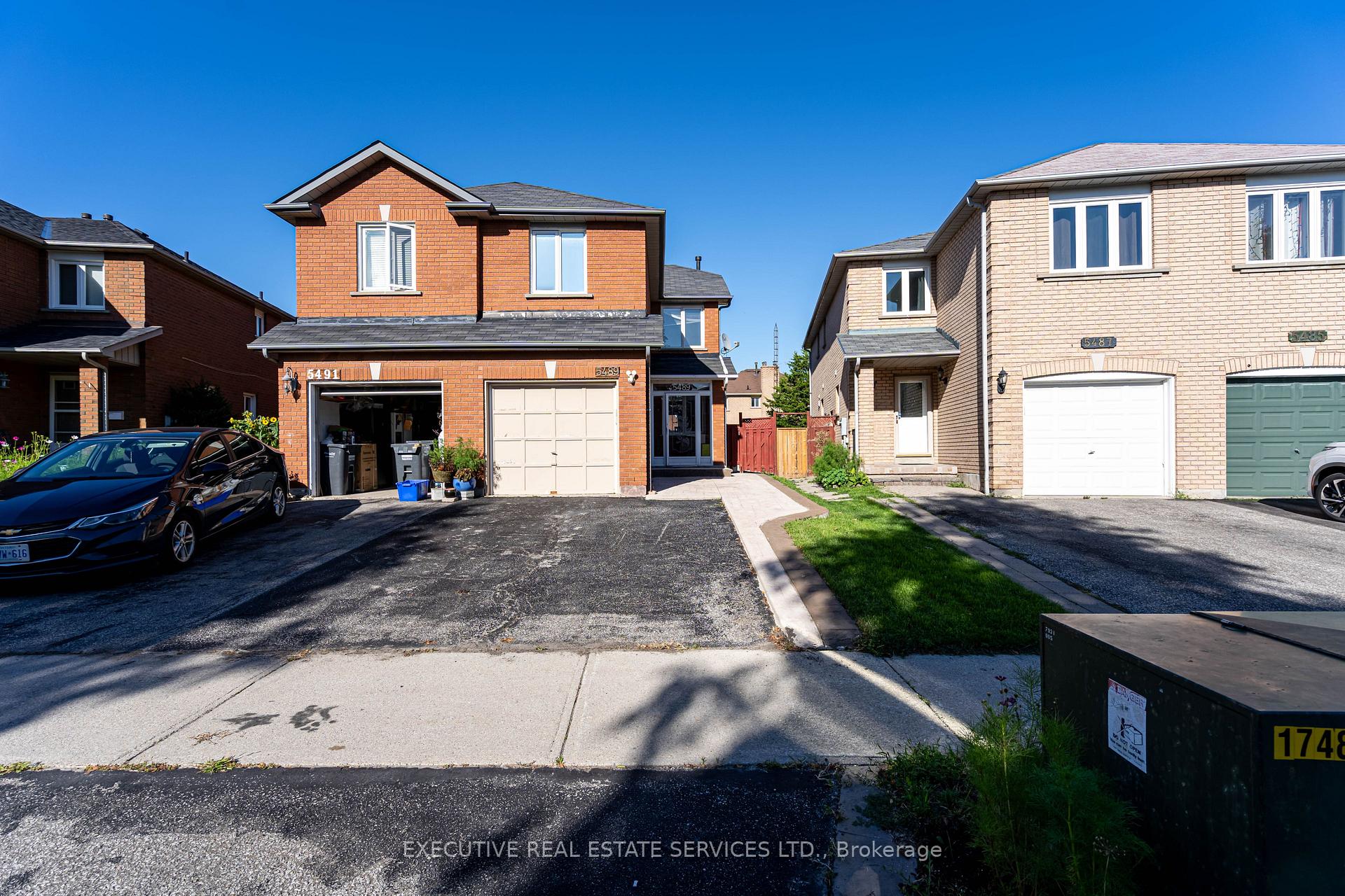 Photo 10 of 5489 Cosmic Crescent, Mississauga, Hurontario — HOMEH