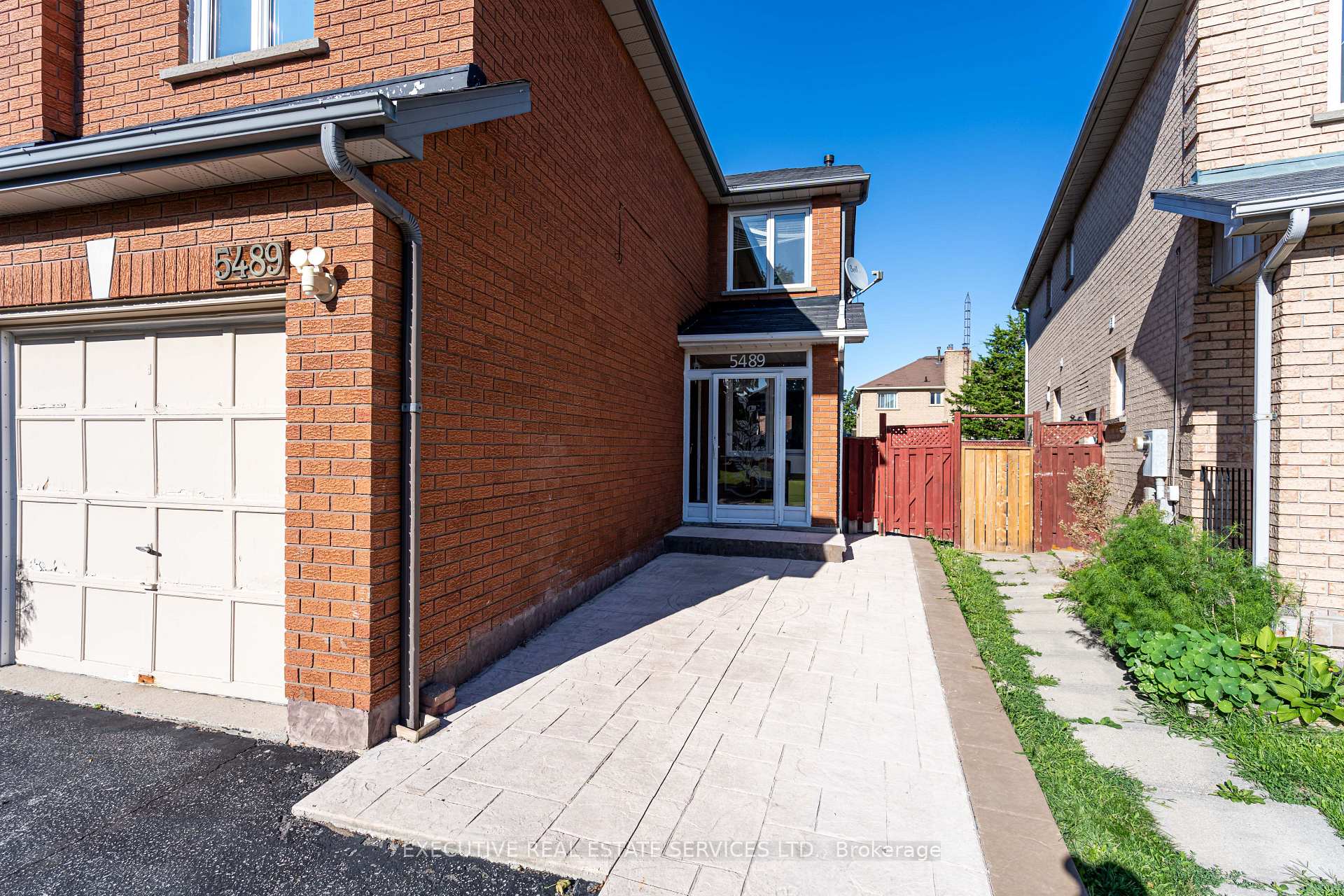 Photo 14 of 5489 Cosmic Crescent, Mississauga, Hurontario — HOMEH