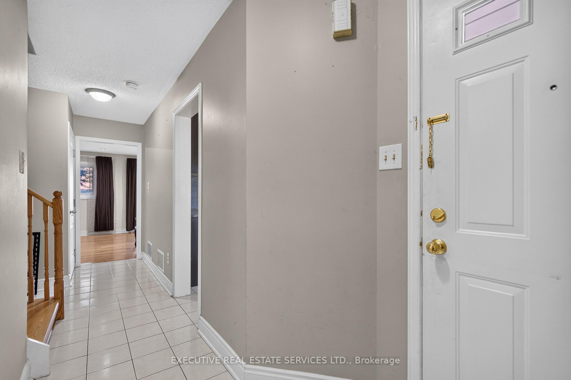 Photo 16 of 5489 Cosmic Crescent, Mississauga, Hurontario — HOMEH