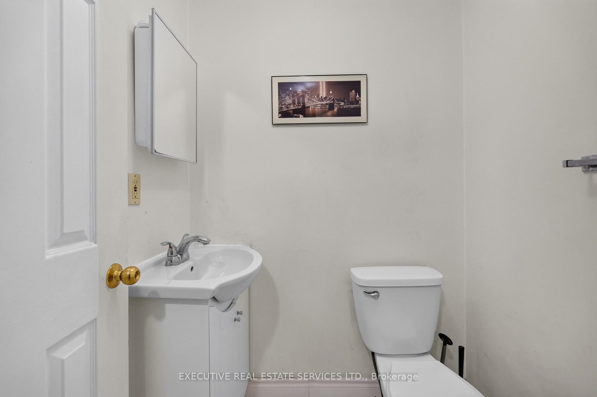 Photo 18 of 5489 Cosmic Crescent, Mississauga, Hurontario — HOMEH