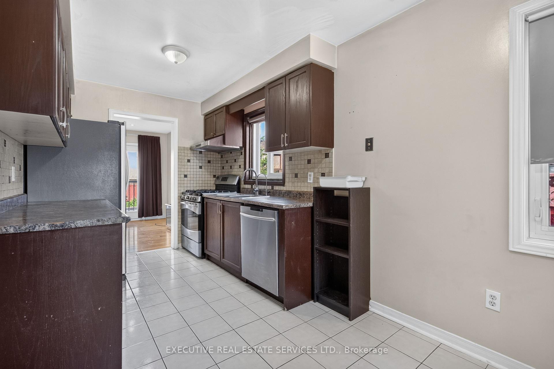 Photo 20 of 5489 Cosmic Crescent, Mississauga, Hurontario — HOMEH