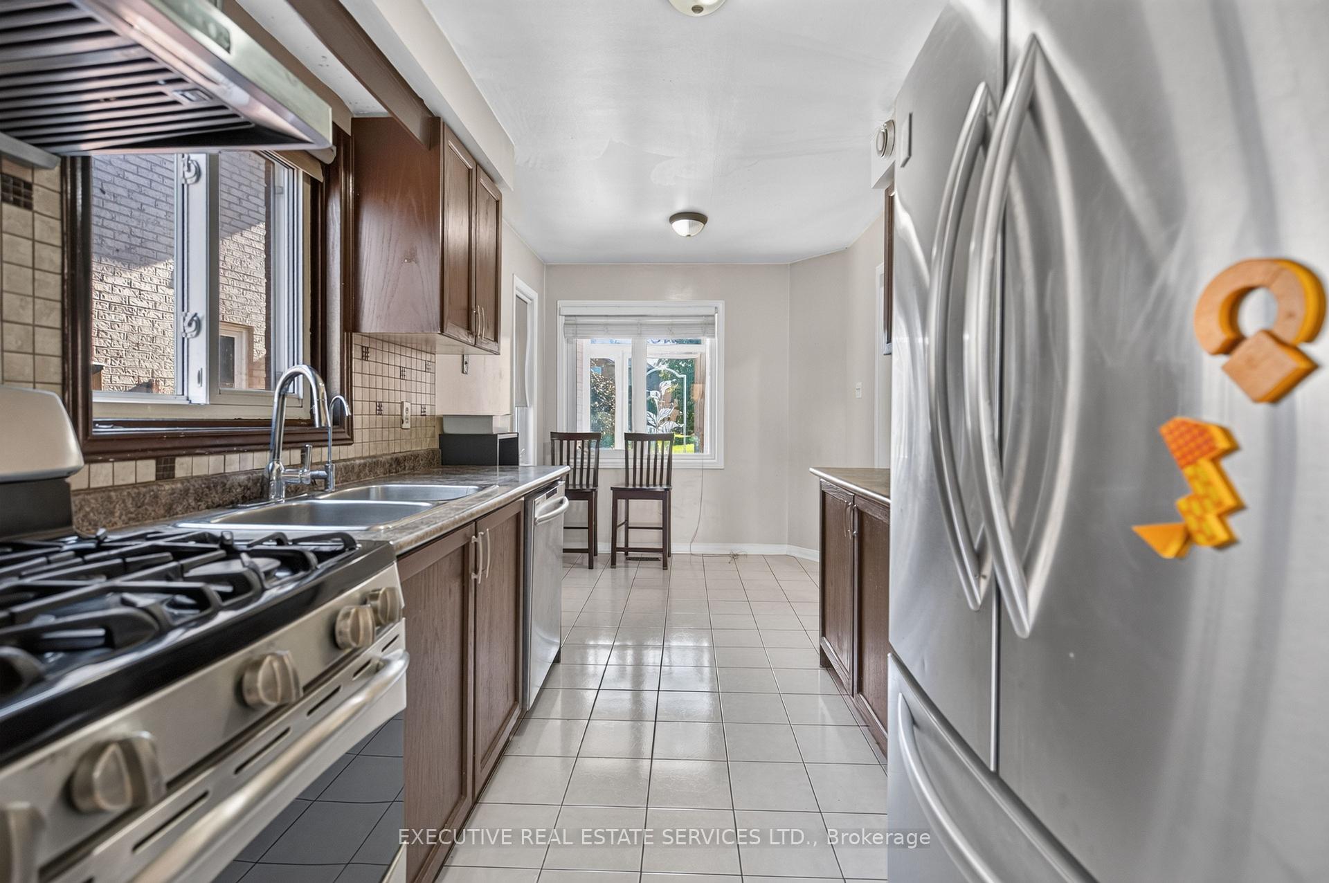 Photo 21 of 5489 Cosmic Crescent, Mississauga, Hurontario — HOMEH