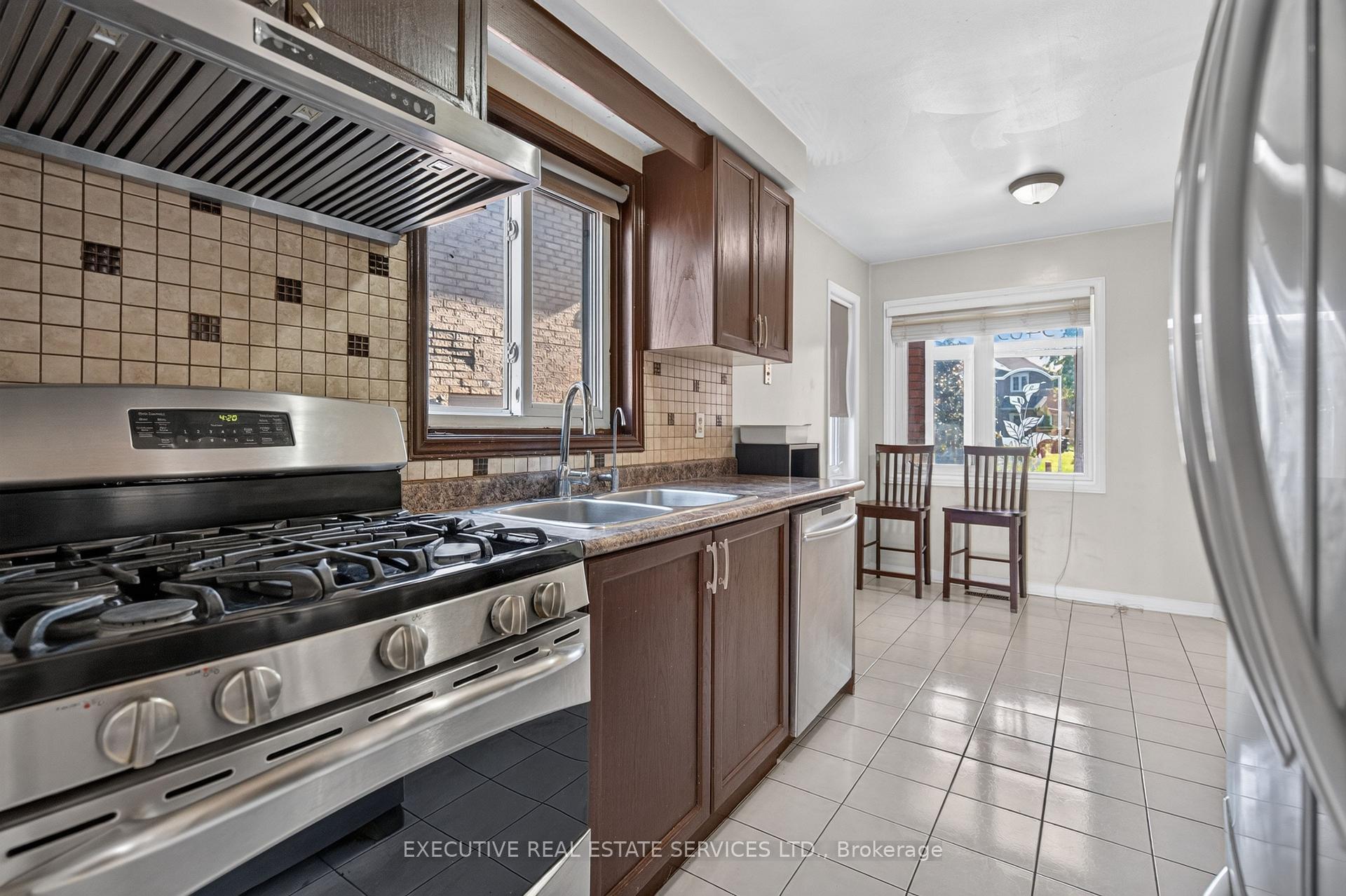 Photo 22 of 5489 Cosmic Crescent, Mississauga, Hurontario — HOMEH