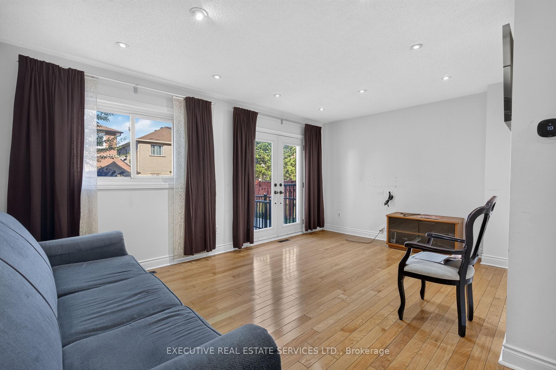 Photo 23 of 5489 Cosmic Crescent, Mississauga, Hurontario — HOMEH