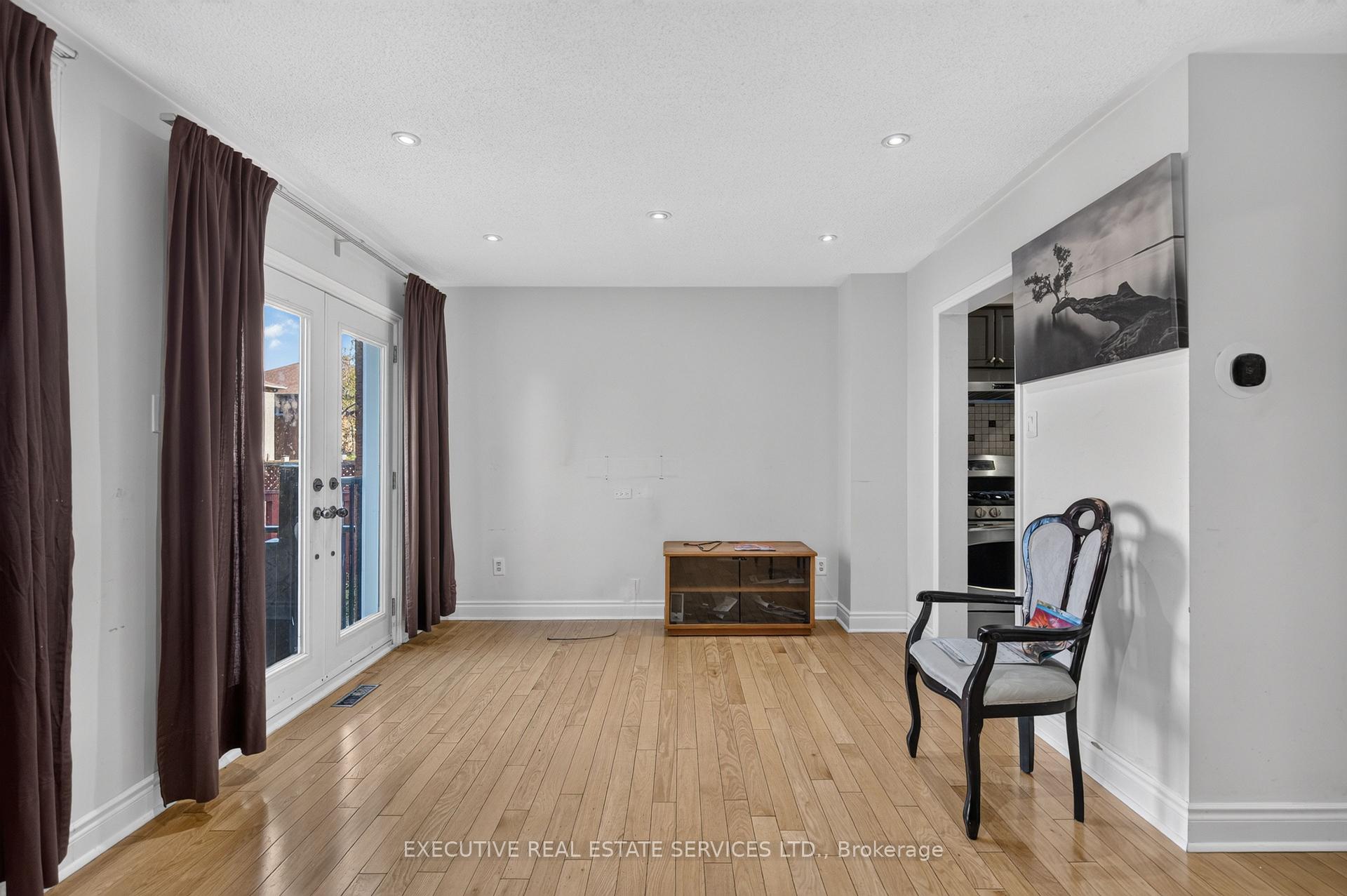 Photo 24 of 5489 Cosmic Crescent, Mississauga, Hurontario — HOMEH