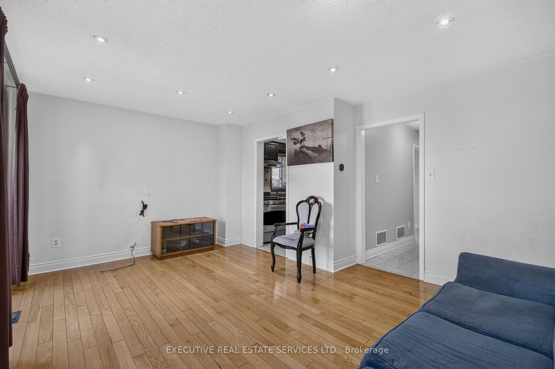 Photo 25 of 5489 Cosmic Crescent, Mississauga, Hurontario — HOMEH