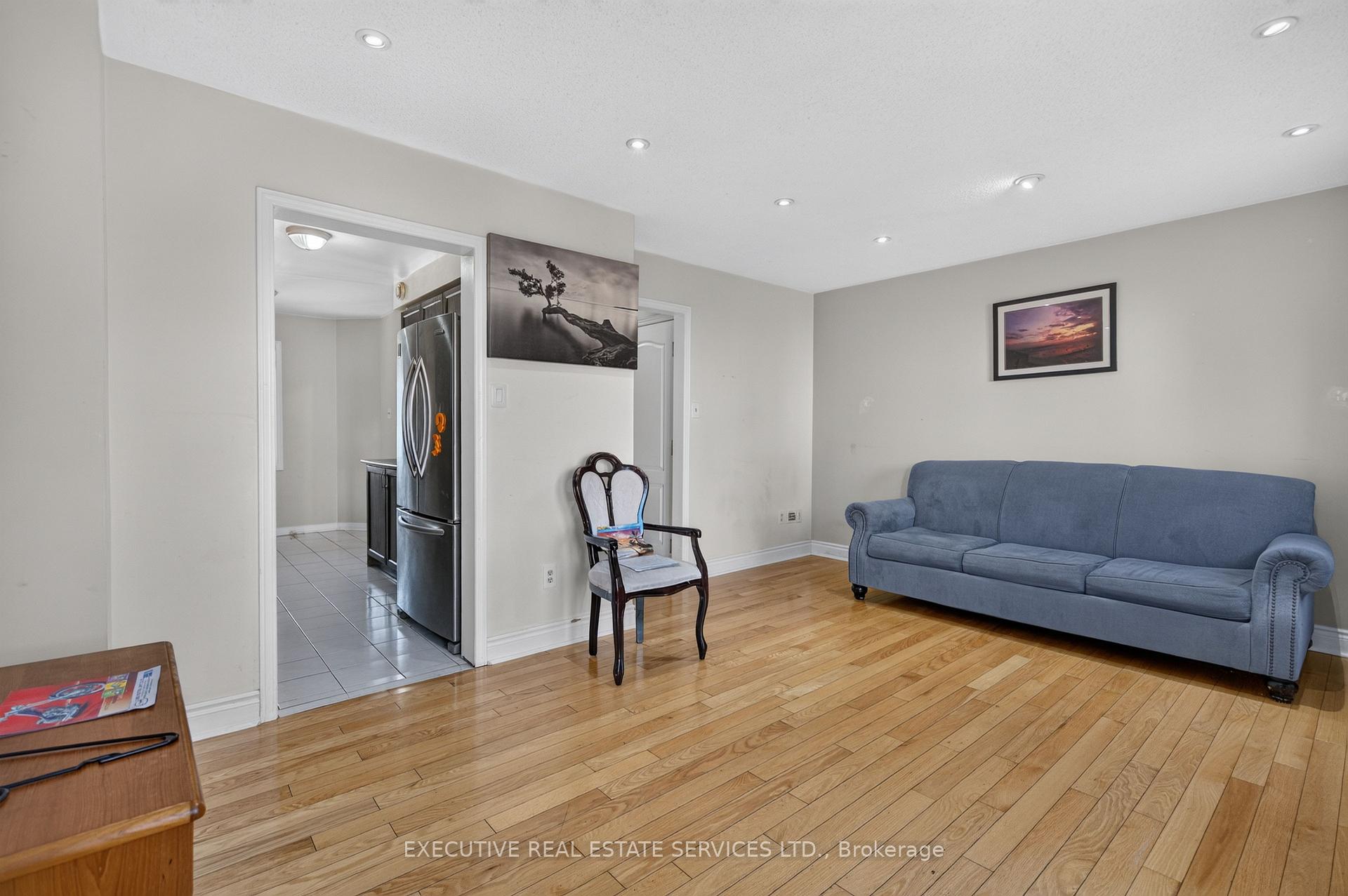 Photo 27 of 5489 Cosmic Crescent, Mississauga, Hurontario — HOMEH