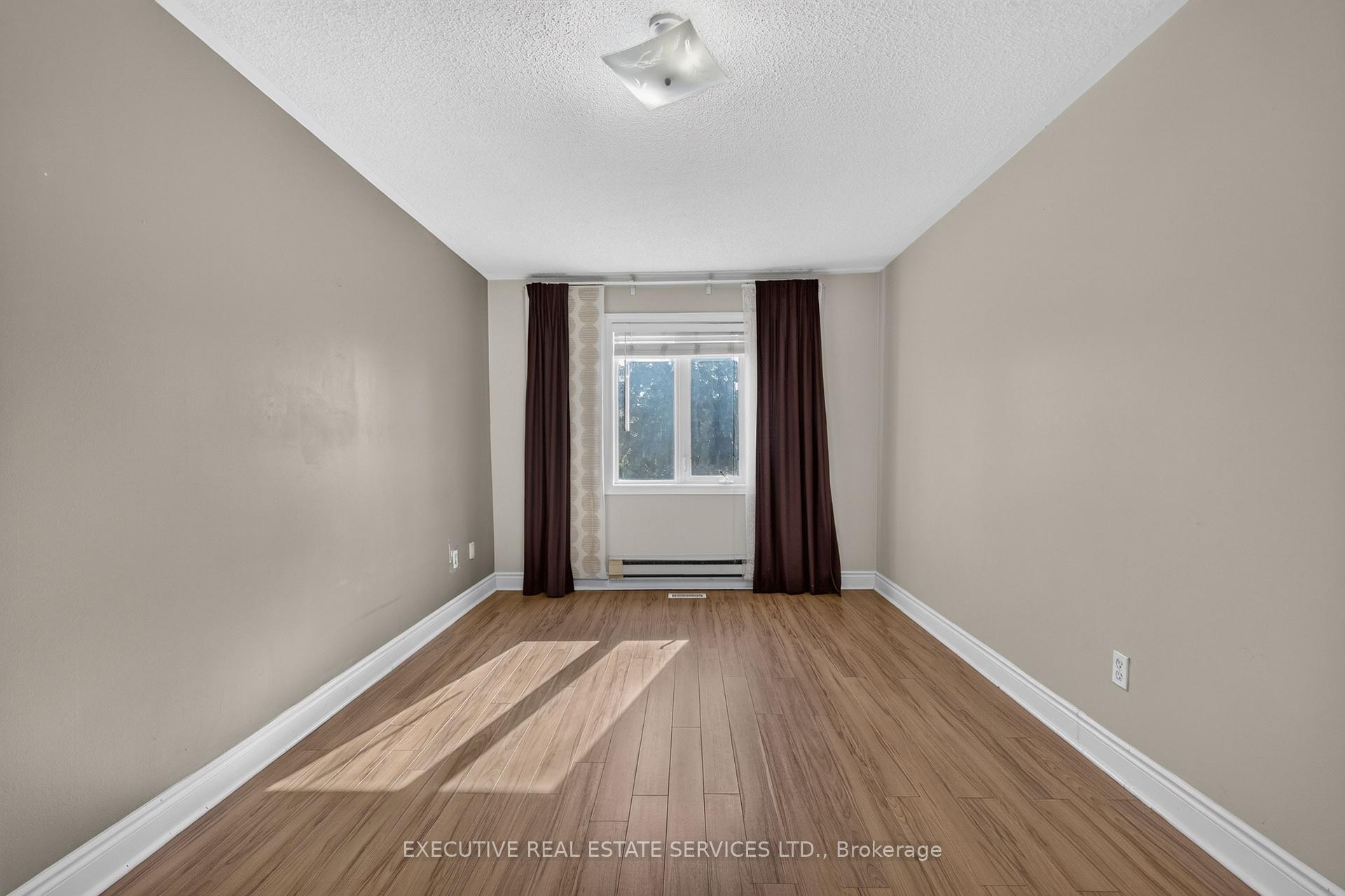 Photo 34 of 5489 Cosmic Crescent, Mississauga, Hurontario — HOMEH