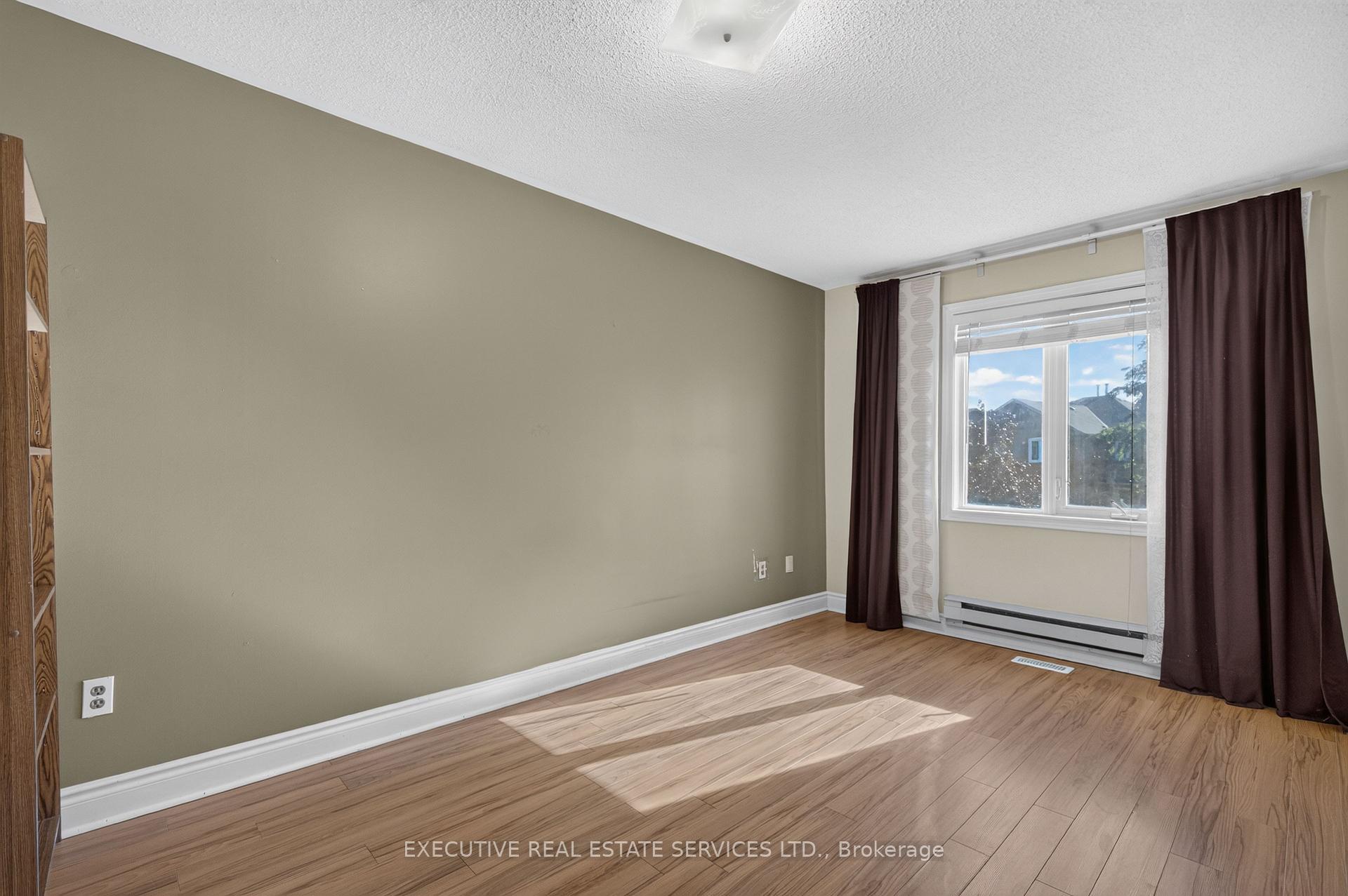 Photo 35 of 5489 Cosmic Crescent, Mississauga, Hurontario — HOMEH