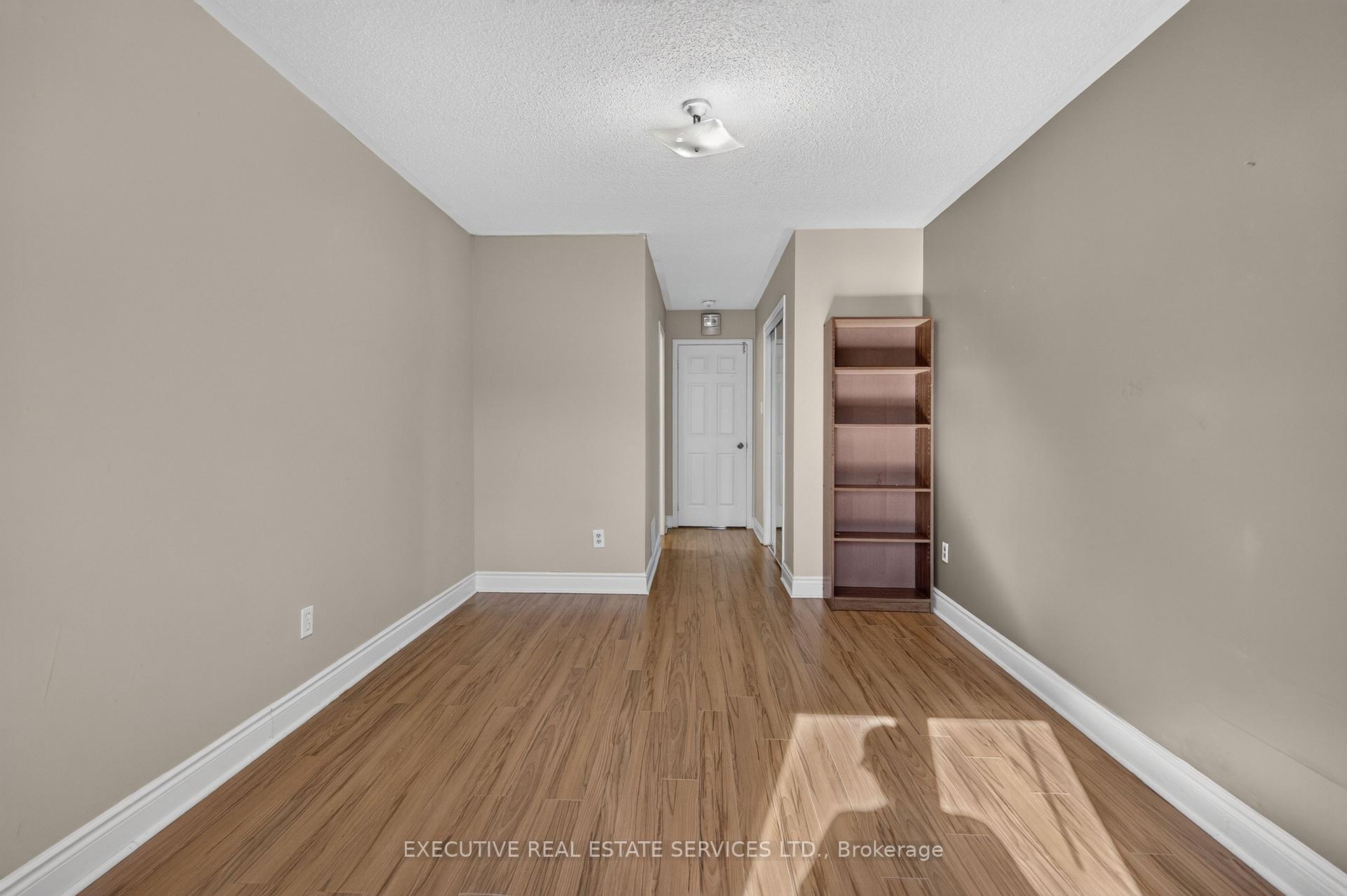 Photo 37 of 5489 Cosmic Crescent, Mississauga, Hurontario — HOMEH