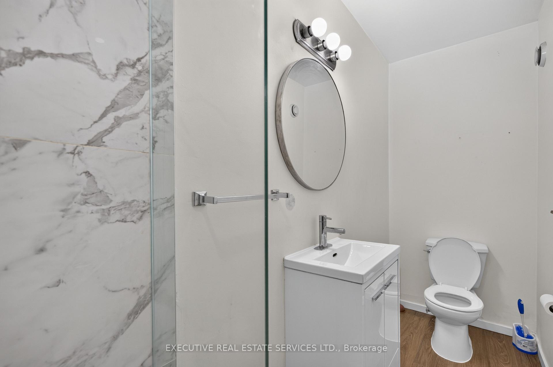 Photo 39 of 5489 Cosmic Crescent, Mississauga, Hurontario — HOMEH