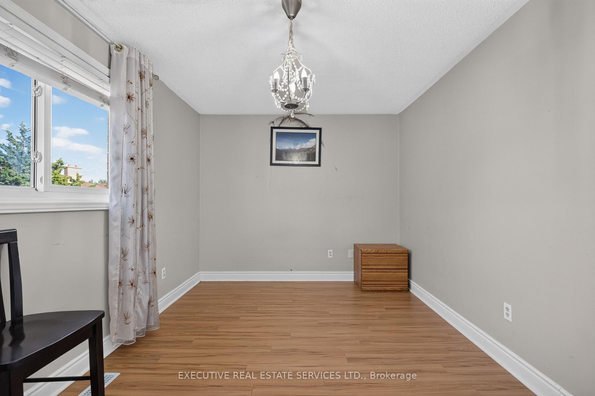 Photo 41 of 5489 Cosmic Crescent, Mississauga, Hurontario — HOMEH