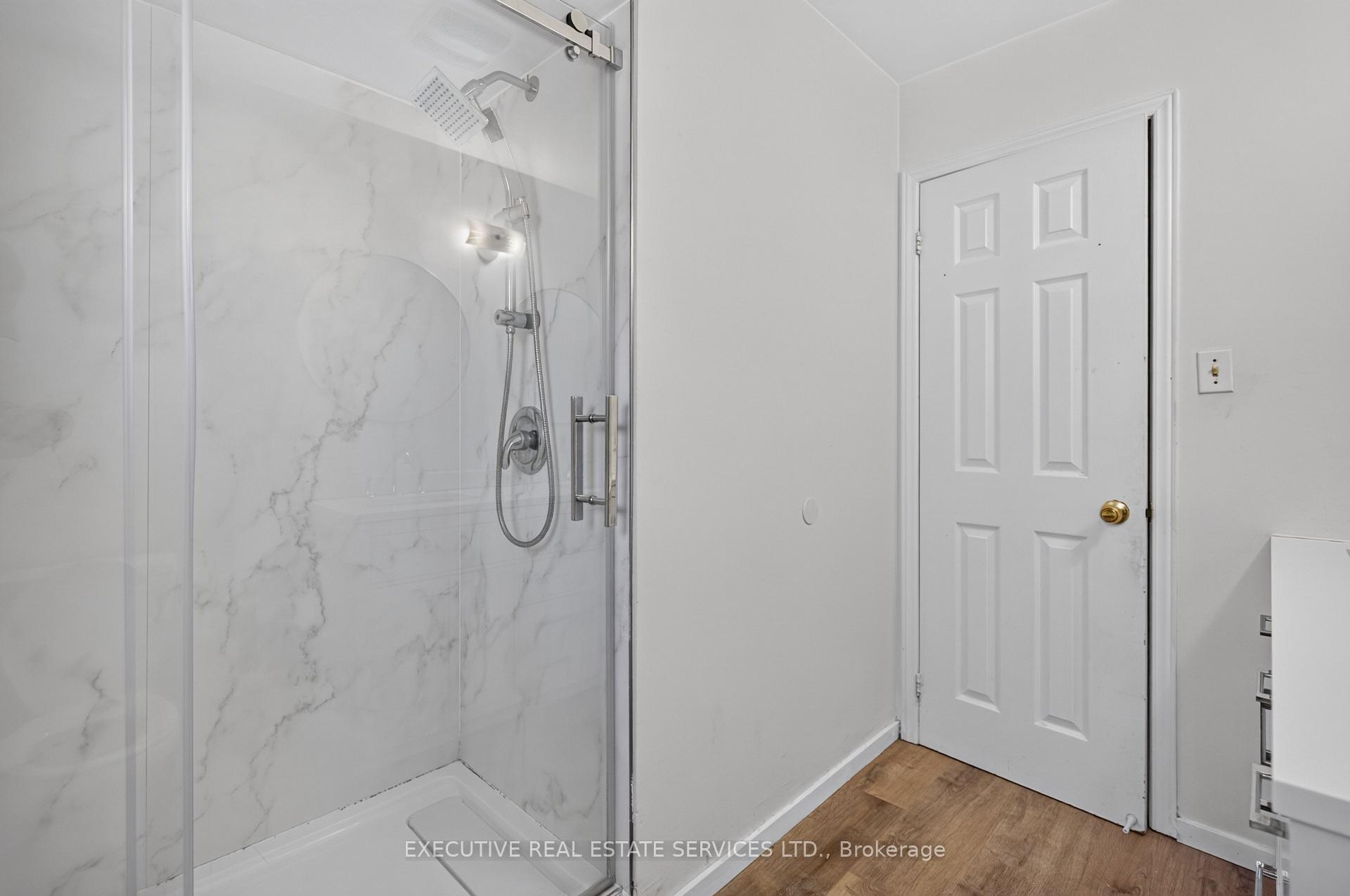 Photo 45 of 5489 Cosmic Crescent, Mississauga, Hurontario — HOMEH