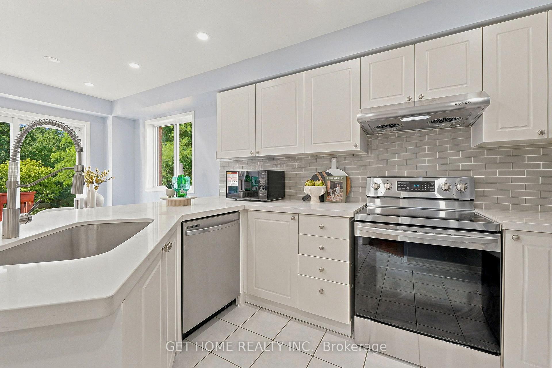 Photo 11 of 50 Willow Park Drive, Brampton, Sandringham-Wellington — HOMEH