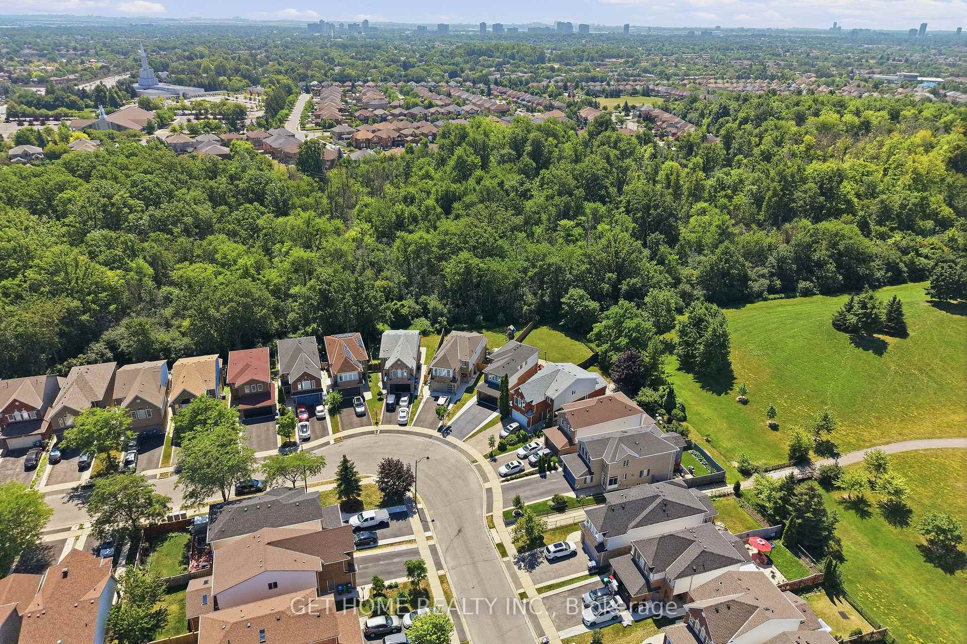 Photo 48 of 50 Willow Park Drive, Brampton, Sandringham-Wellington — HOMEH