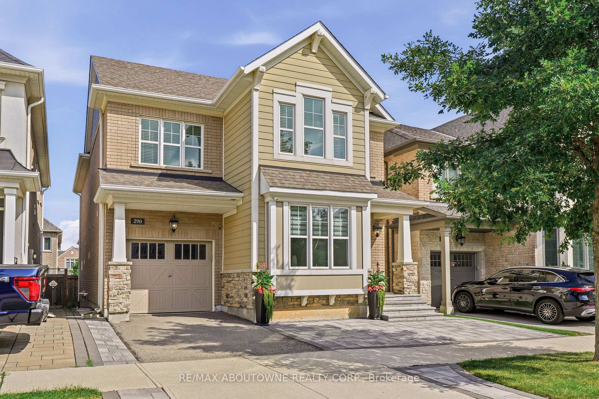 Front of 290 Wisteria Way