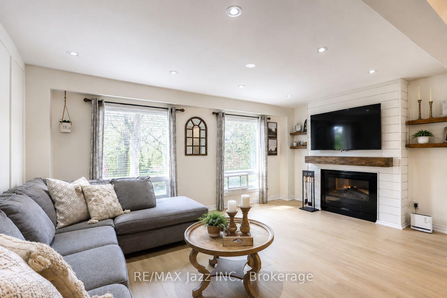 Photo 6 of 304 Annes Street, Whitby, Lynde Creek — HOMEH