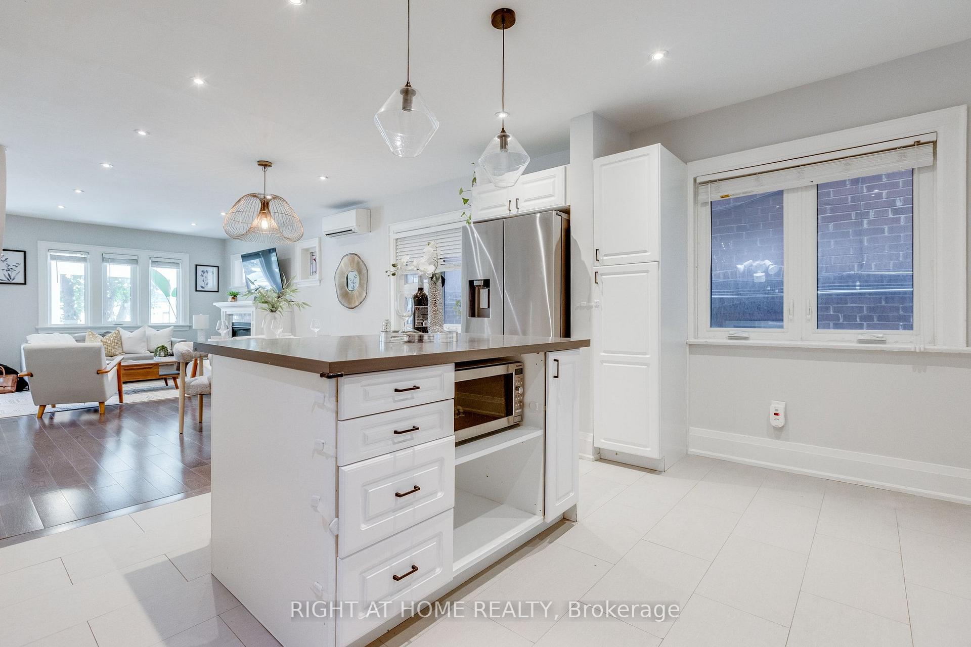 Photo 13 of 386 Winona Drive, Toronto, Oakwood Village — HOMEH