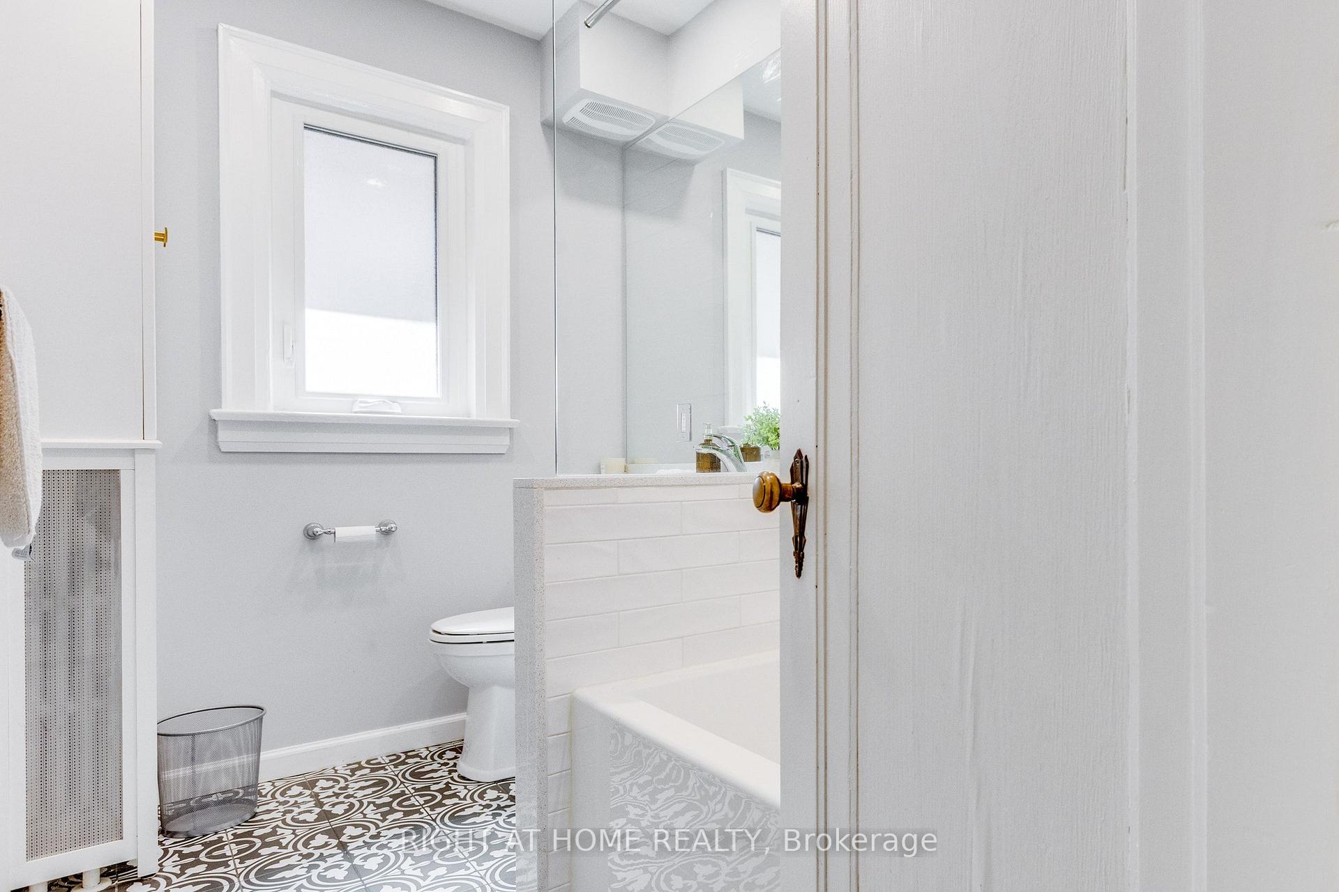 Photo 25 of 386 Winona Drive, Toronto, Oakwood Village — HOMEH
