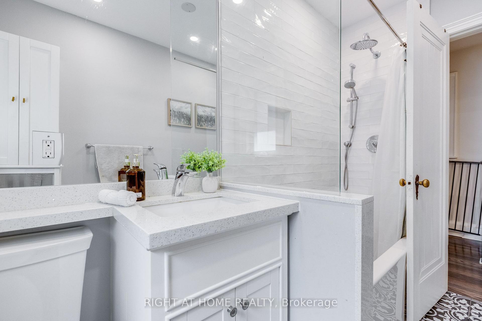 Photo 26 of 386 Winona Drive, Toronto, Oakwood Village — HOMEH