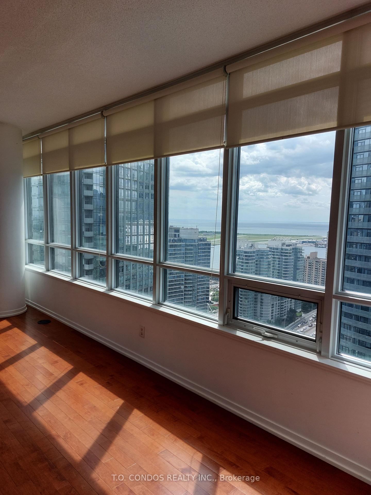 Photo 6 of Unit 3010, 55 Bremner Boulevard, Toronto, Waterfront Communities — HOMEH
