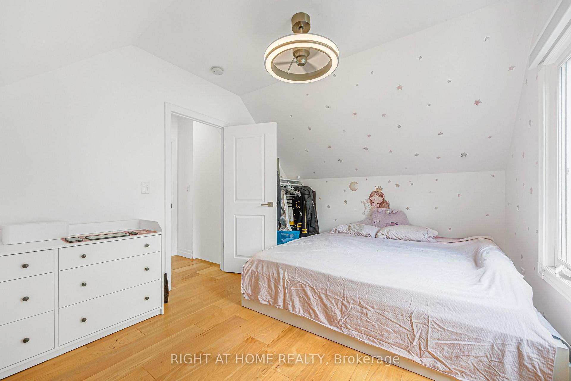 Photo 27 of 121 Hearst Circle, North York, Brookhaven-Amesbury — HOMEH