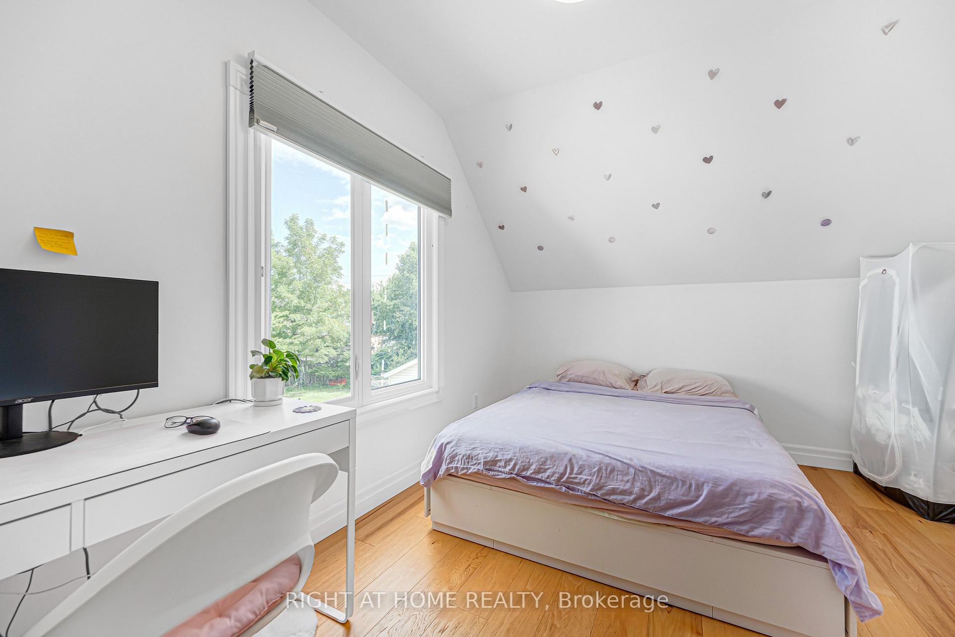 Photo 29 of 121 Hearst Circle, North York, Brookhaven-Amesbury — HOMEH