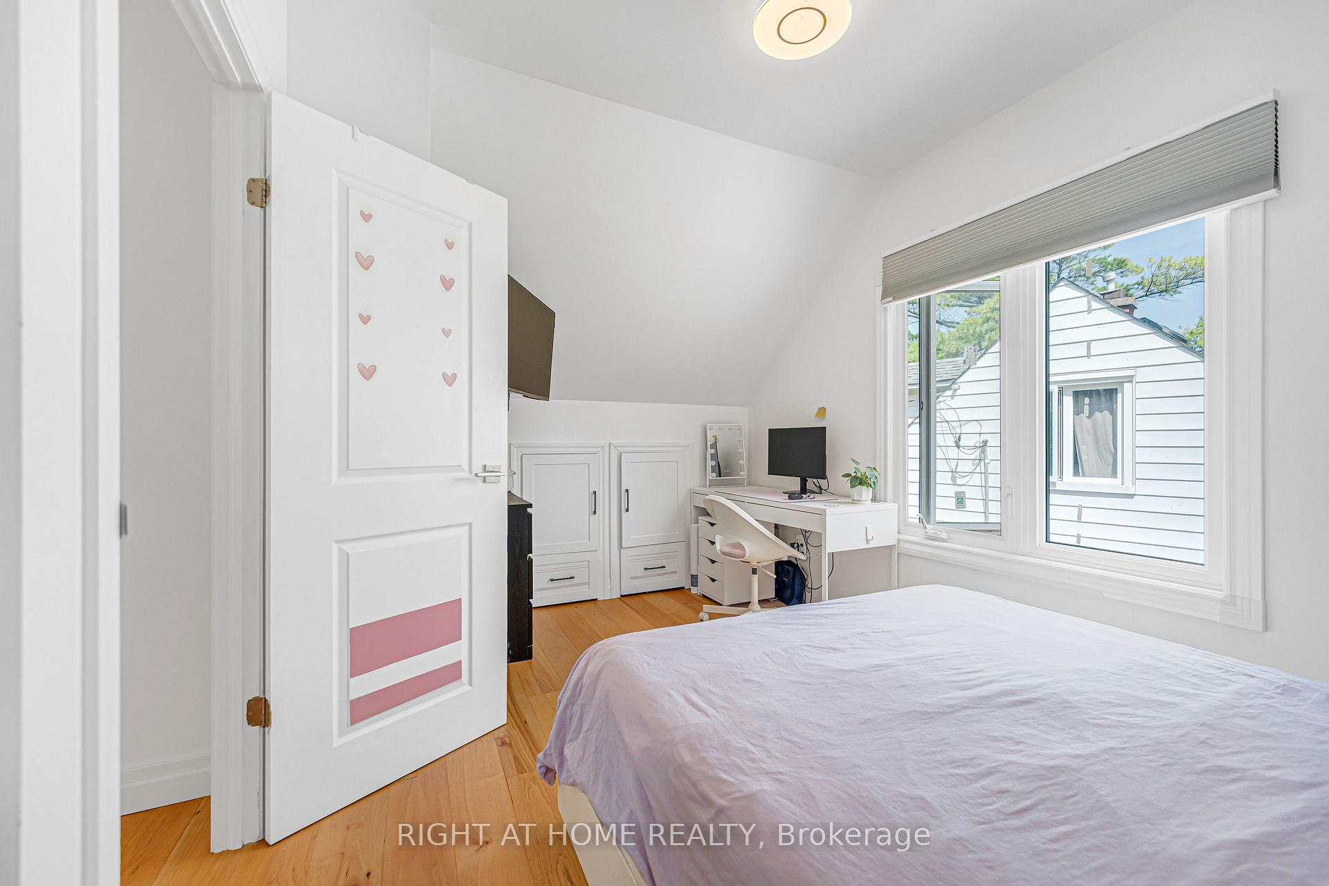 Photo 31 of 121 Hearst Circle, North York, Brookhaven-Amesbury — HOMEH