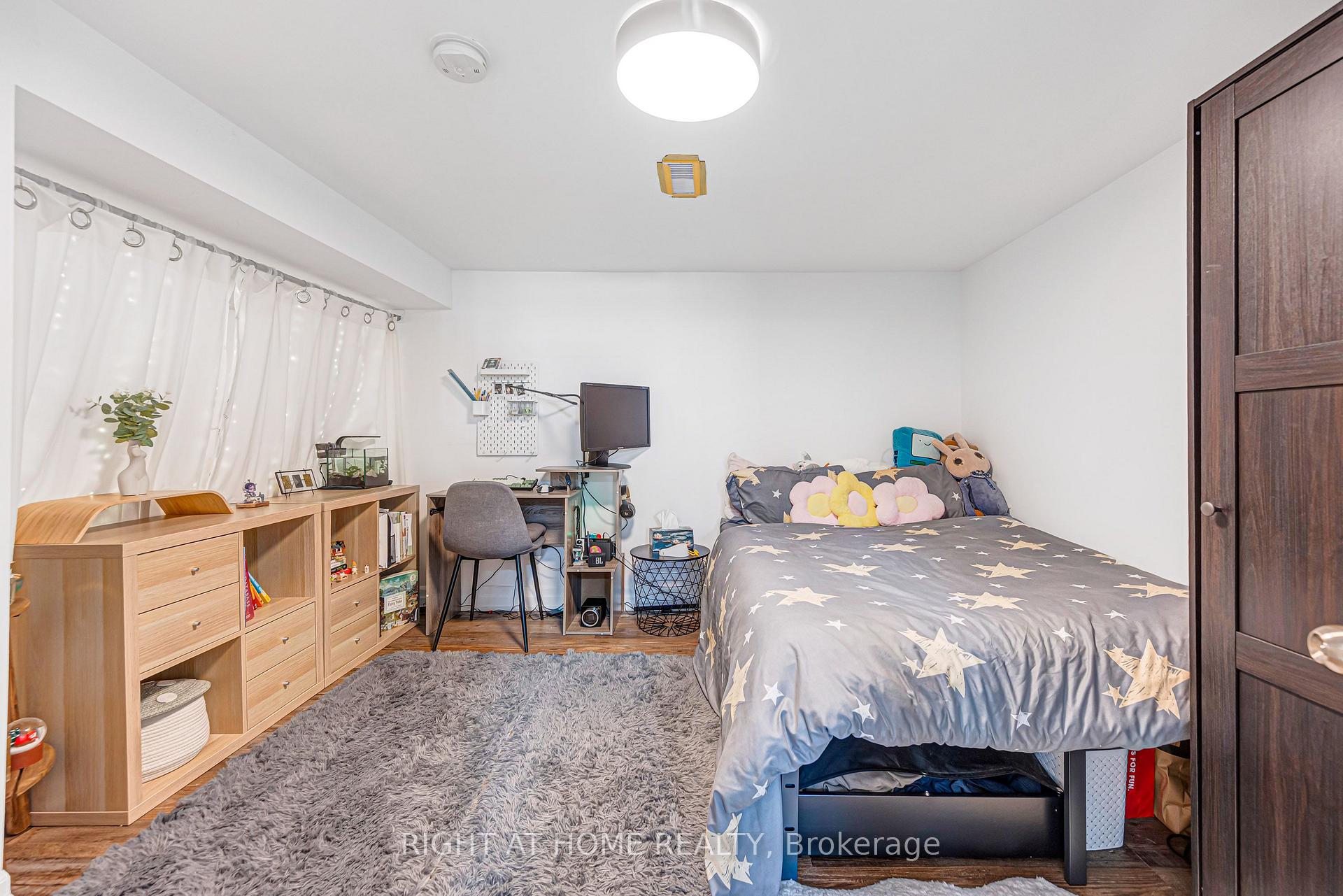 Photo 33 of 121 Hearst Circle, North York, Brookhaven-Amesbury — HOMEH