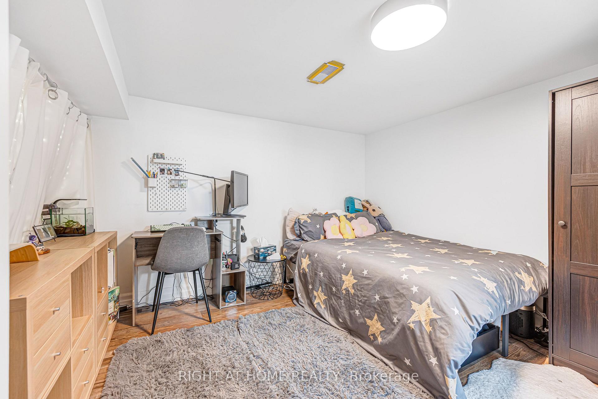 Photo 34 of 121 Hearst Circle, North York, Brookhaven-Amesbury — HOMEH