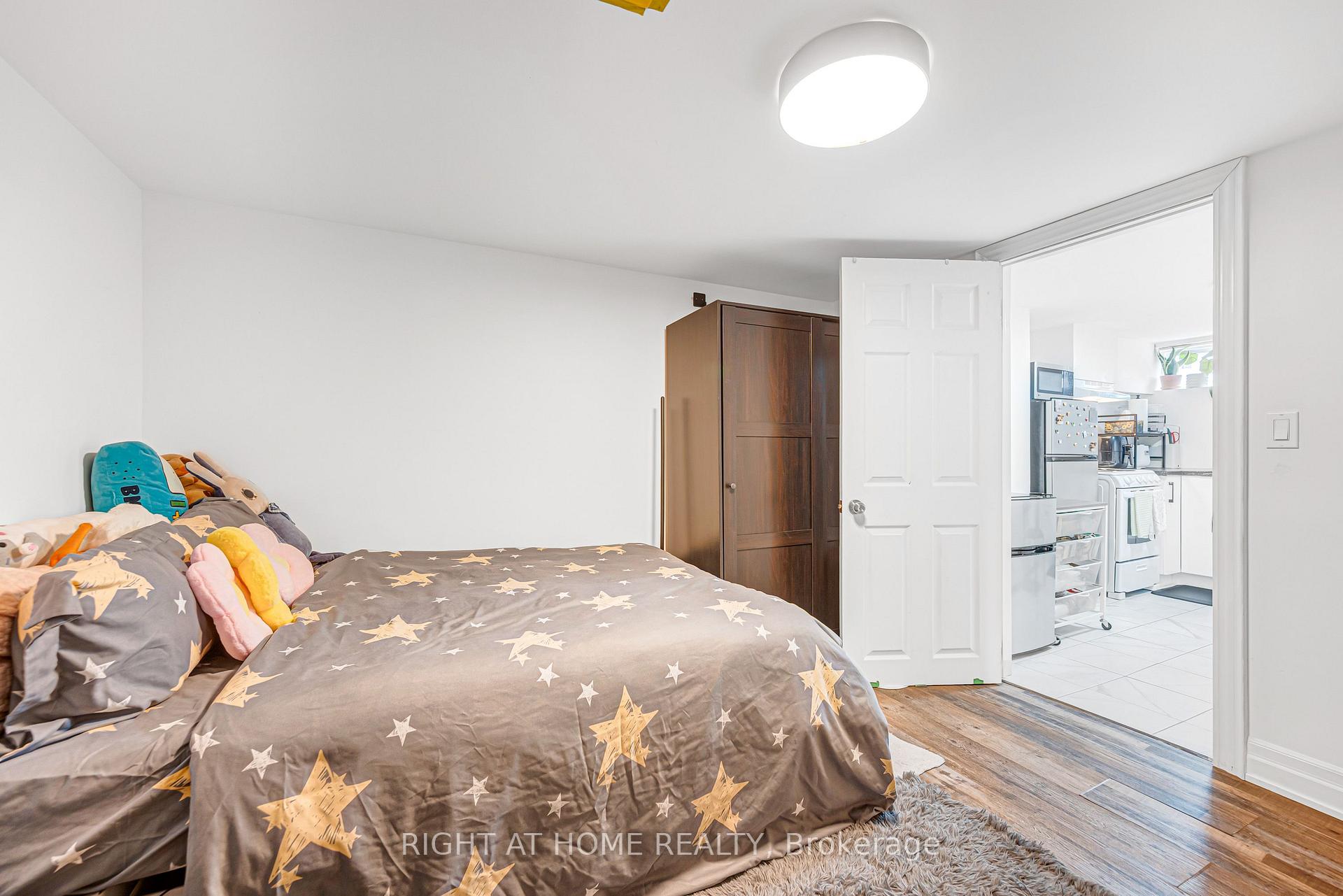 Photo 36 of 121 Hearst Circle, North York, Brookhaven-Amesbury — HOMEH