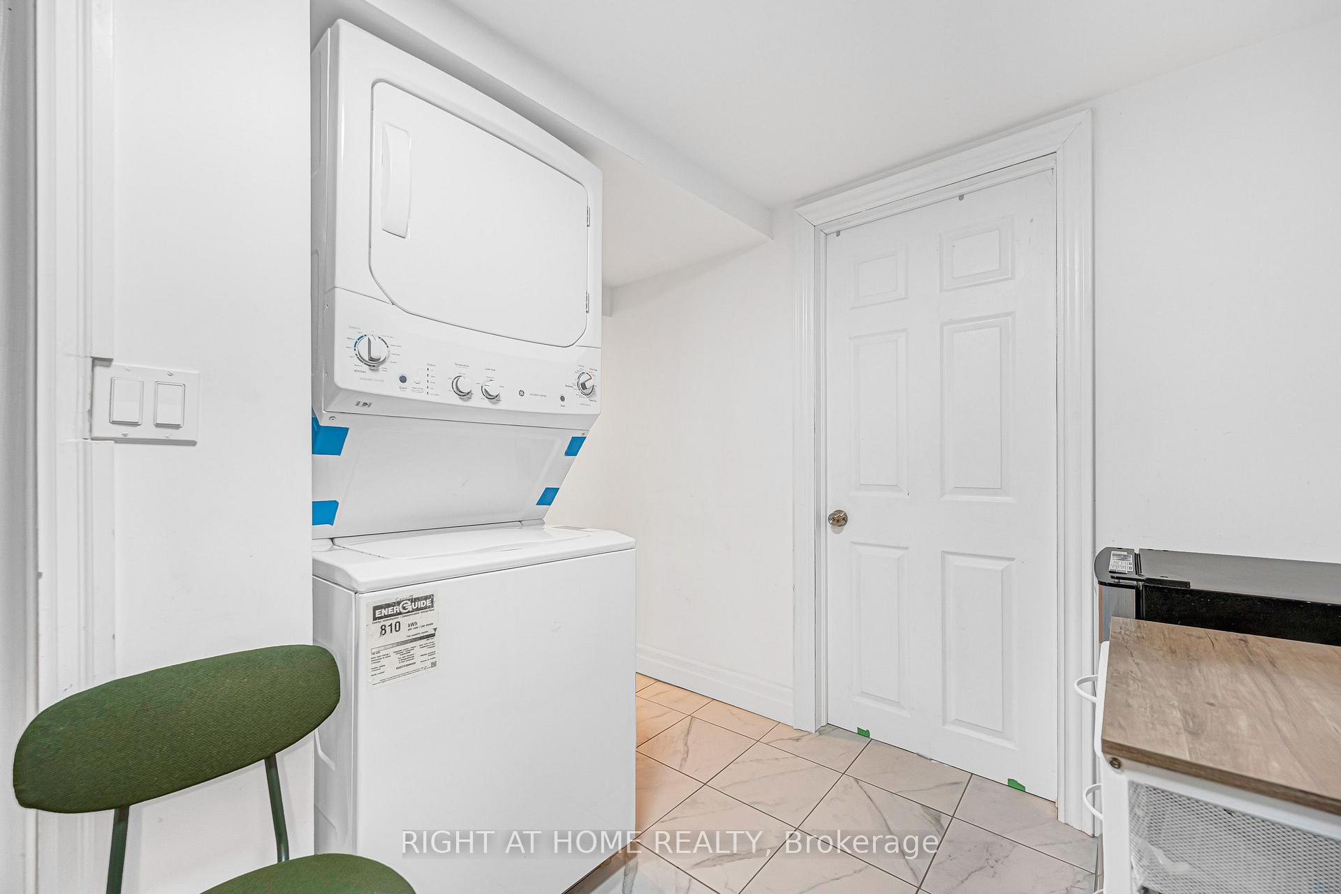 Photo 39 of 121 Hearst Circle, North York, Brookhaven-Amesbury — HOMEH