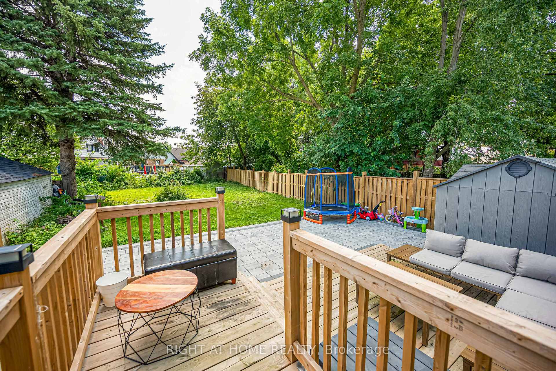 Photo 42 of 121 Hearst Circle, North York, Brookhaven-Amesbury — HOMEH
