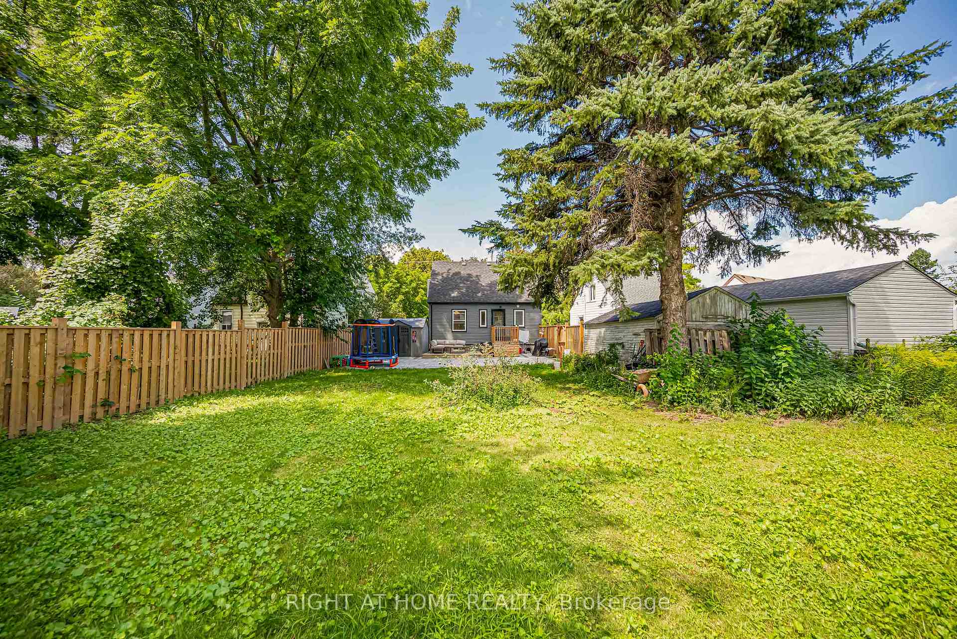 Photo 45 of 121 Hearst Circle, North York, Brookhaven-Amesbury — HOMEH