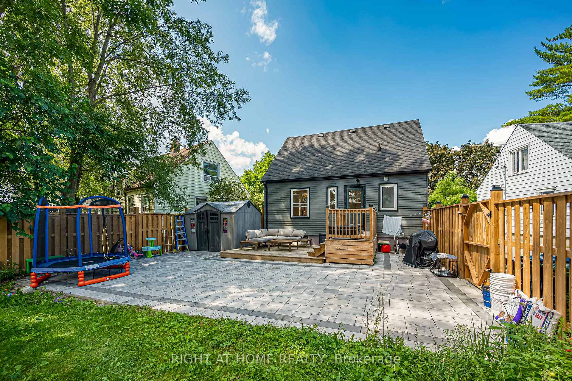 Photo 46 of 121 Hearst Circle, North York, Brookhaven-Amesbury — HOMEH
